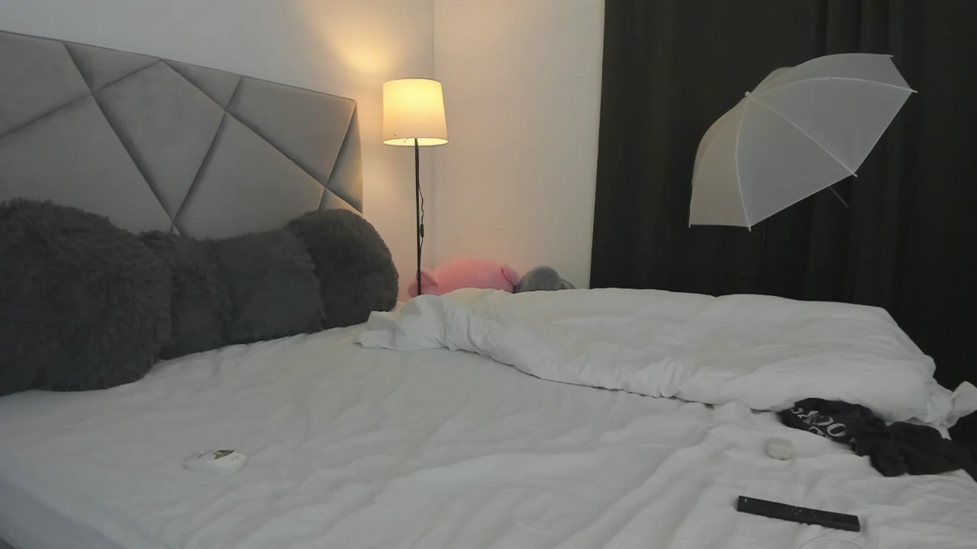 Gallery image thumbnail from BlueEyesLexy's myfreecams stream on, 04/18/2026, 12:43 image 17 of 20