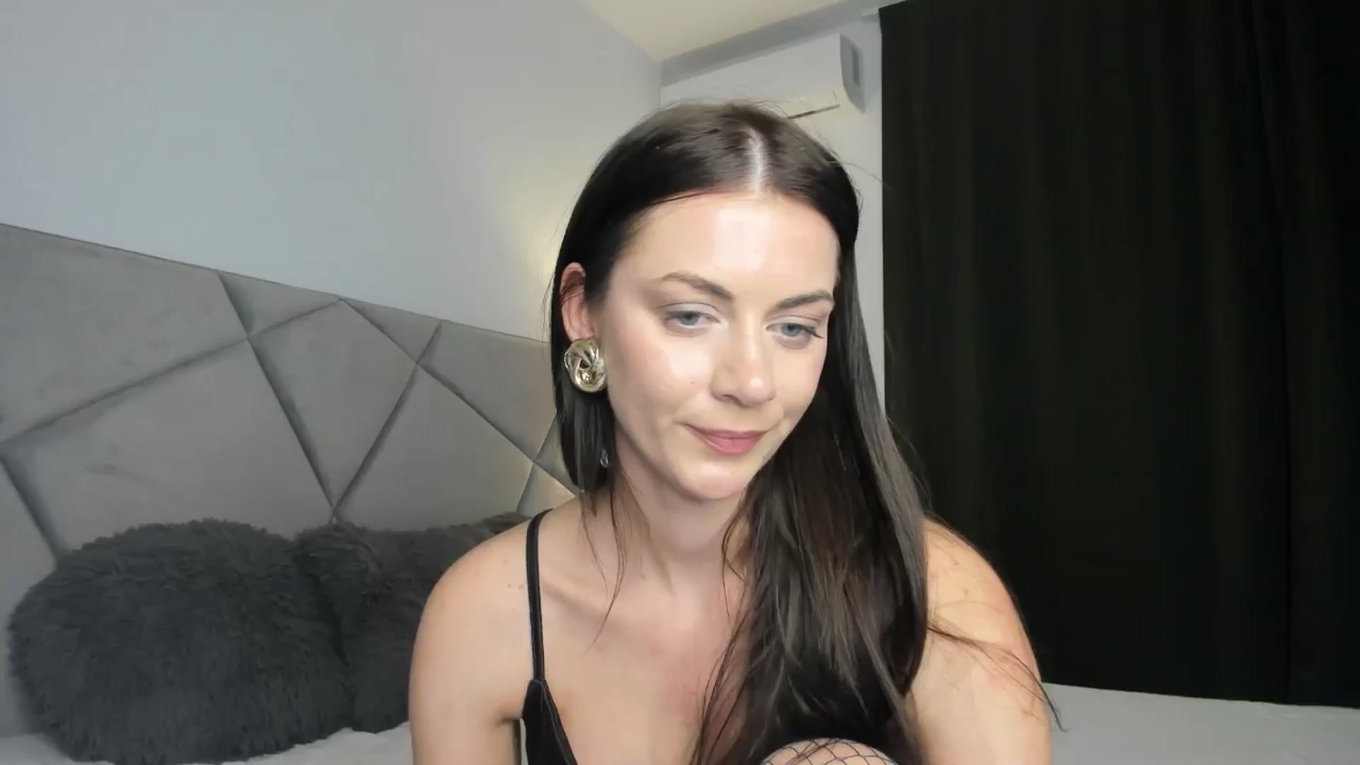 Gallery image thumbnail from BlueEyesLexy's myfreecams stream on, 04/19/2026, 12:57 image 18 of 20