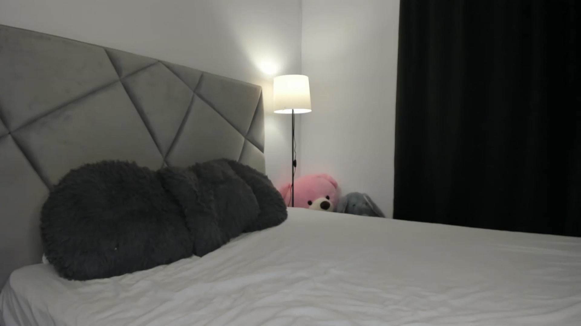 Gallery image thumbnail from BlueEyesLexy's myfreecams stream on, 04/22/2026, 11:42 image 17 of 20