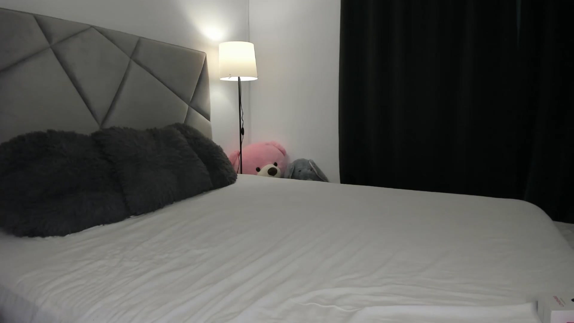 Gallery image thumbnail from BlueEyesLexy's myfreecams stream on, 04/22/2026, 11:42 image 2 of 20
