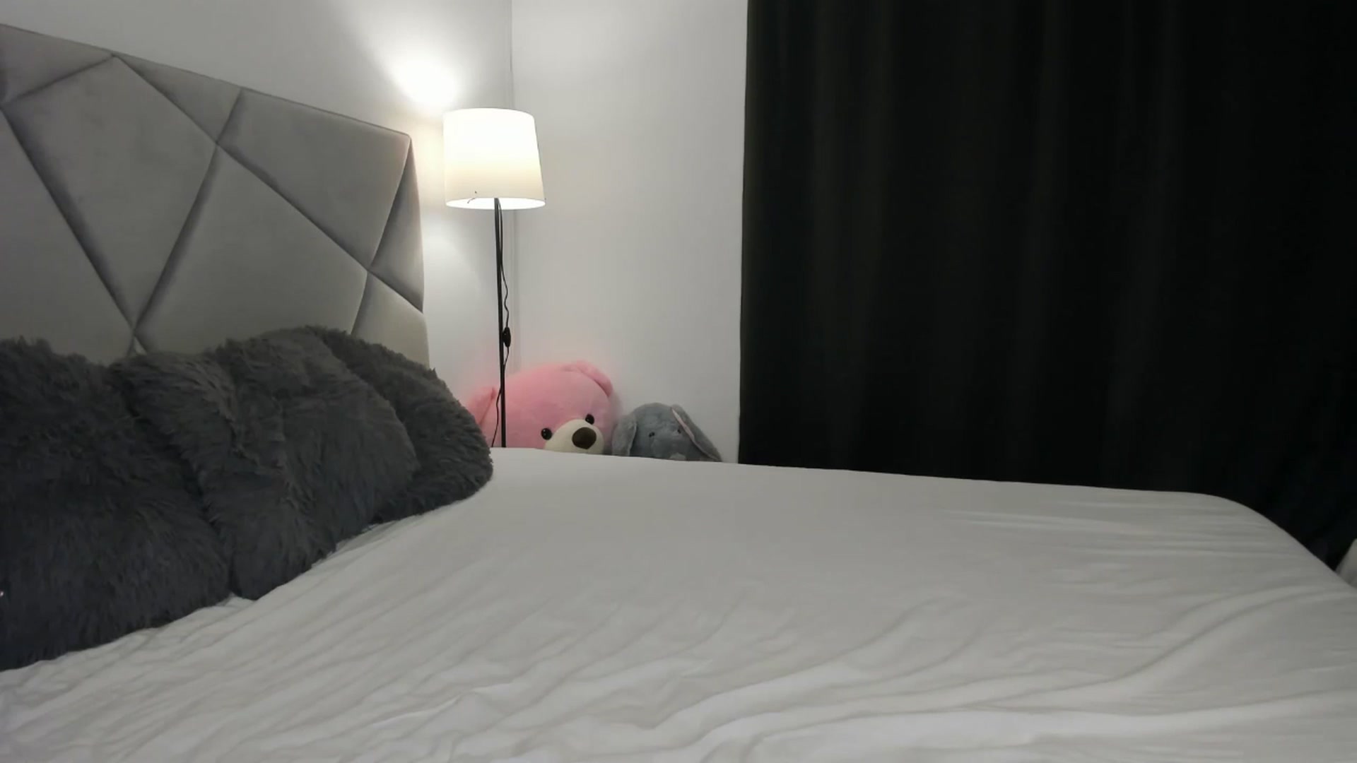 Gallery image thumbnail from BlueEyesLexy's myfreecams stream on, 04/22/2026, 11:42 image 16 of 20