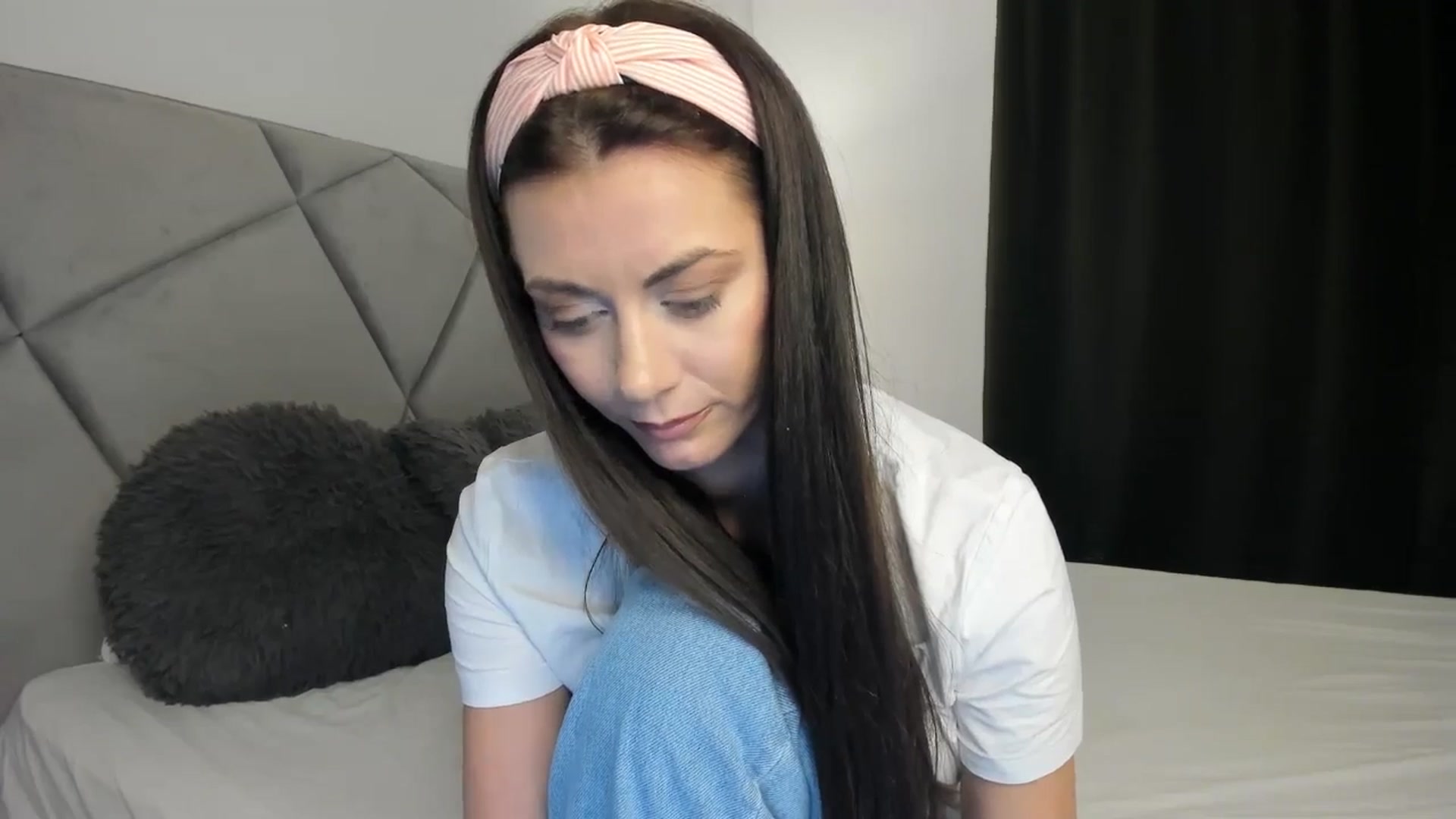 Gallery image thumbnail from BlueEyesLexy's myfreecams stream on, 04/22/2026, 12:06 image 18 of 20