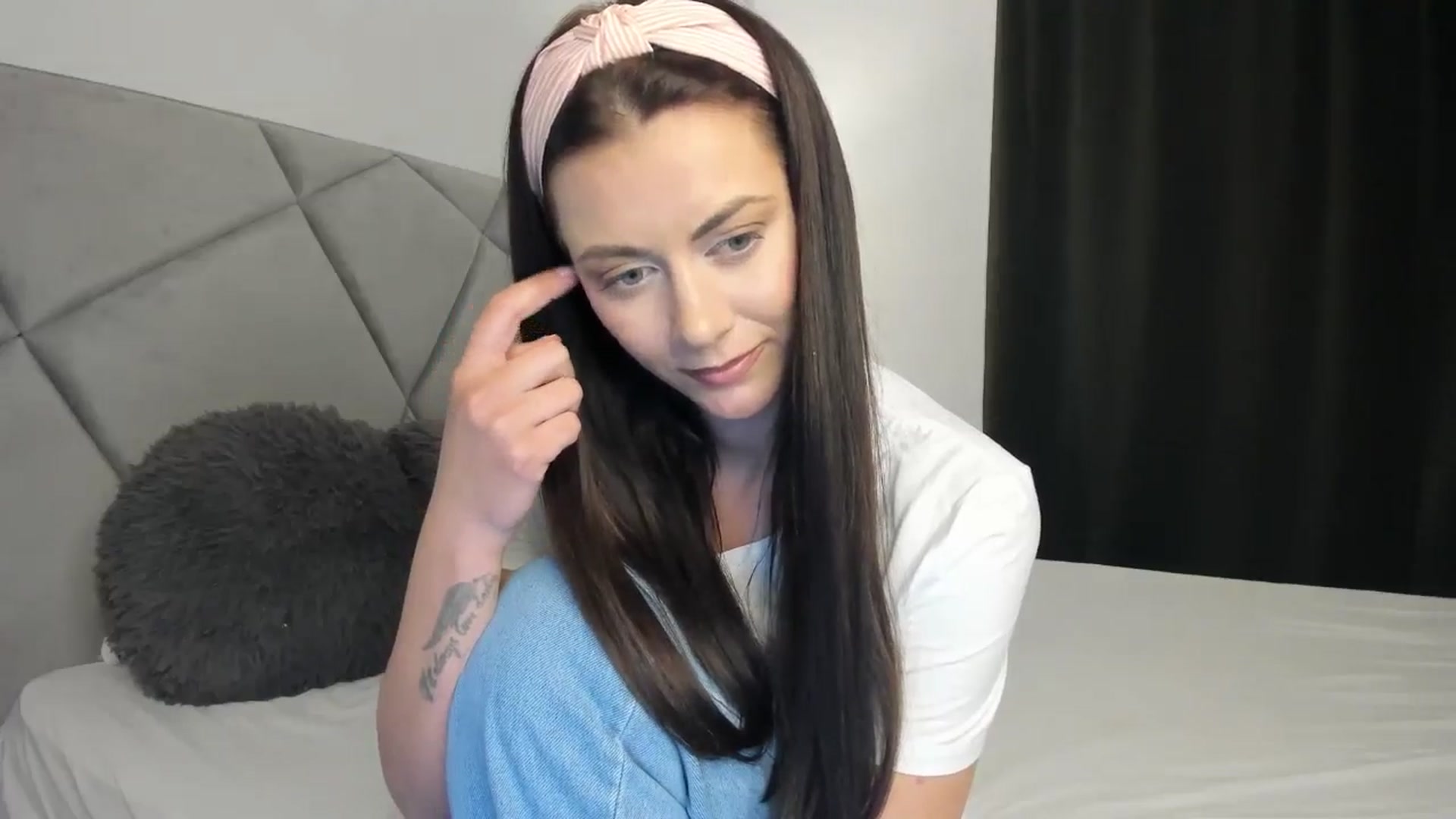 Gallery image thumbnail from BlueEyesLexy's myfreecams stream on, 04/22/2026, 12:06 image 13 of 20