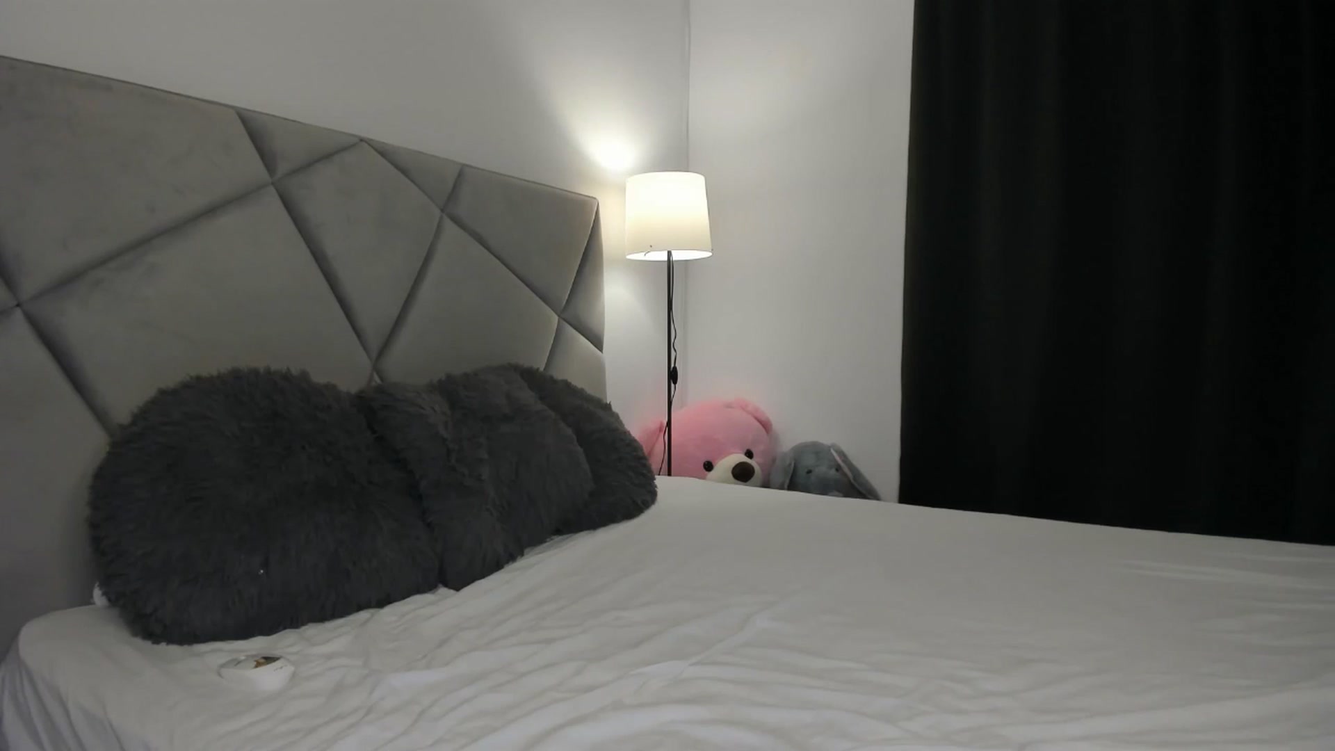 Gallery image thumbnail from BlueEyesLexy's myfreecams stream on, 04/22/2026, 12:06 image 5 of 20