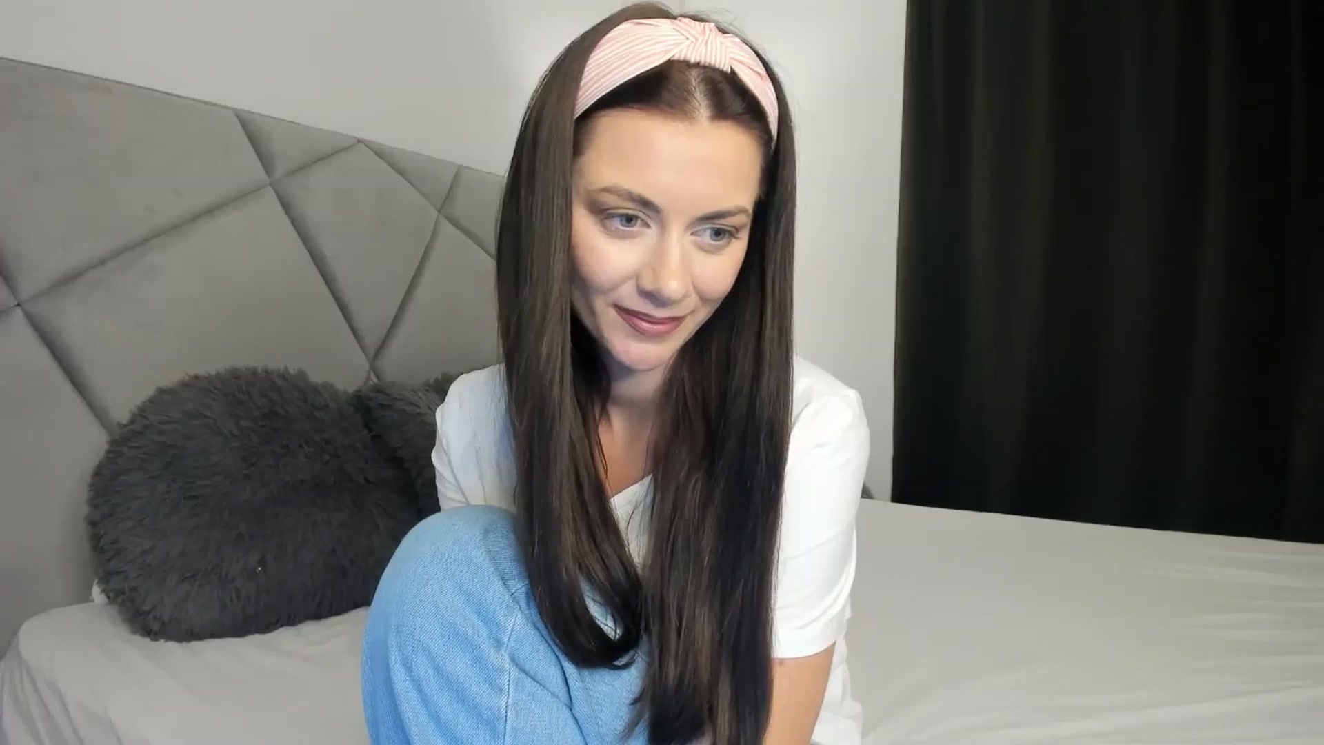 Gallery image thumbnail from BlueEyesLexy's myfreecams stream on, 04/22/2026, 12:06 image 14 of 20