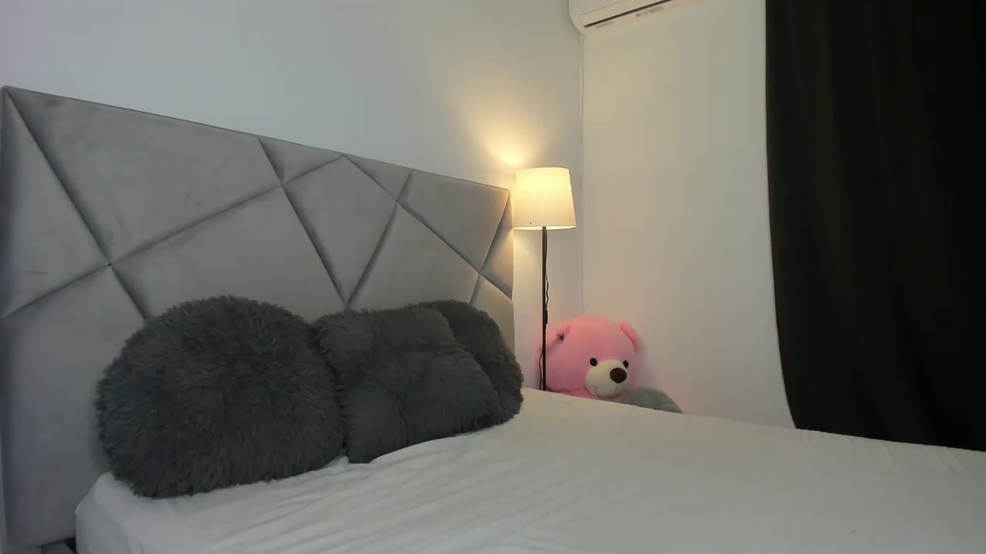 Gallery image thumbnail from BlueEyesLexy's myfreecams stream on, 05/17/2026, 11:14 image 1 of 20