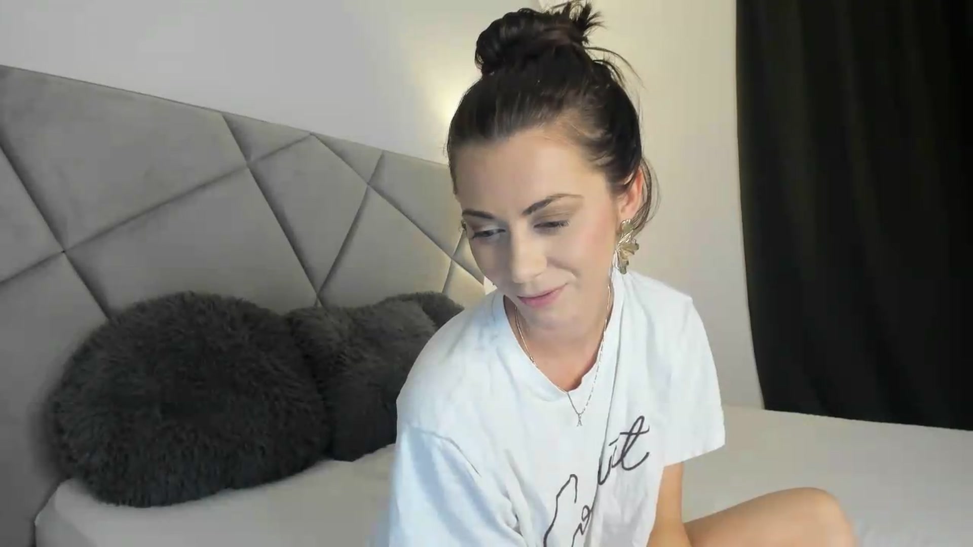 Gallery image thumbnail from BlueEyesLexy's myfreecams stream on, 05/17/2026, 12:05 image 18 of 20