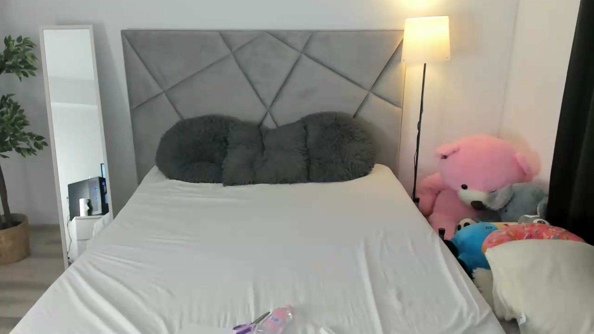 Gallery image thumbnail from BlueEyesLexy's myfreecams stream on, 06/10/2026, 12:59 image 18 of 20
