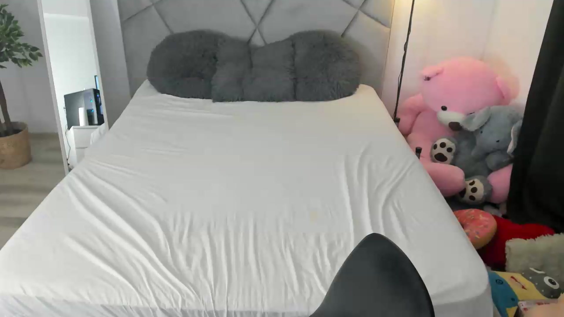 Gallery image thumbnail from BlueEyesLexy's myfreecams stream on, 06/10/2026, 12:59 image 13 of 20