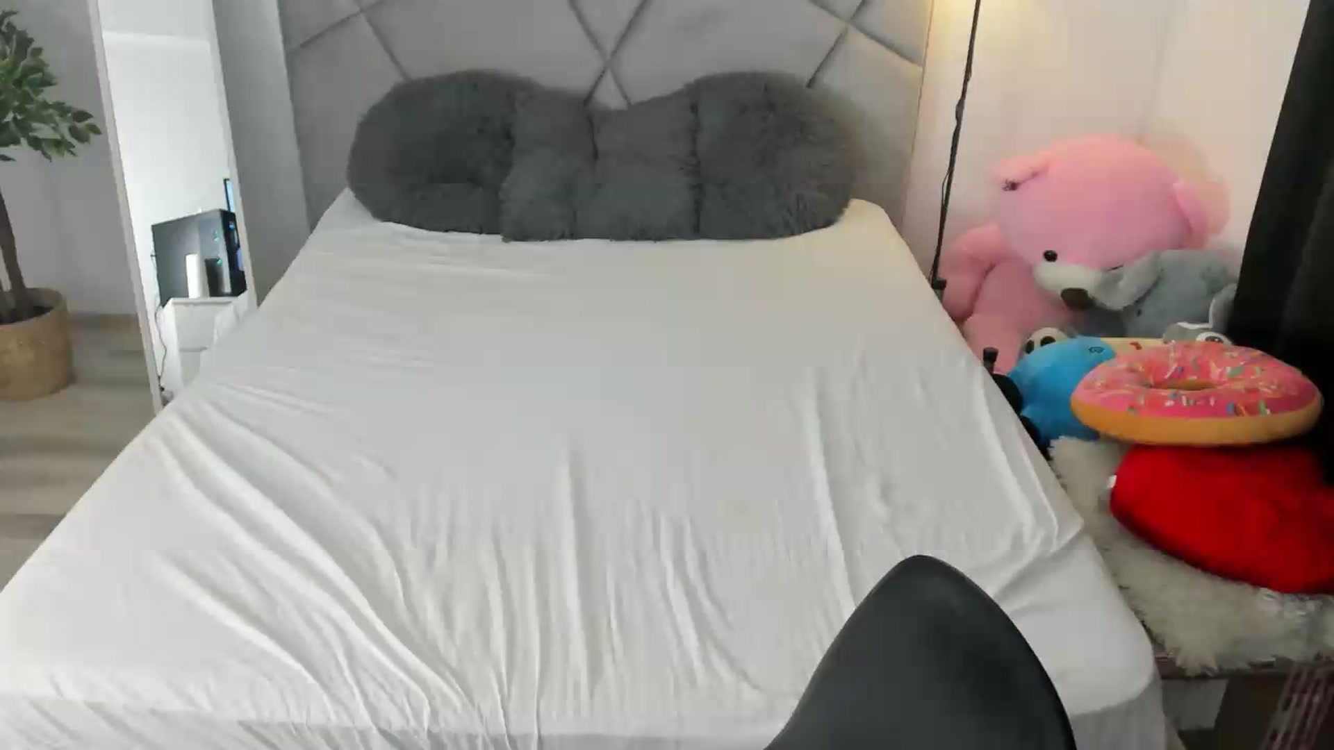 Gallery image thumbnail from BlueEyesLexy's myfreecams stream on, 06/10/2026, 12:59 image 17 of 20