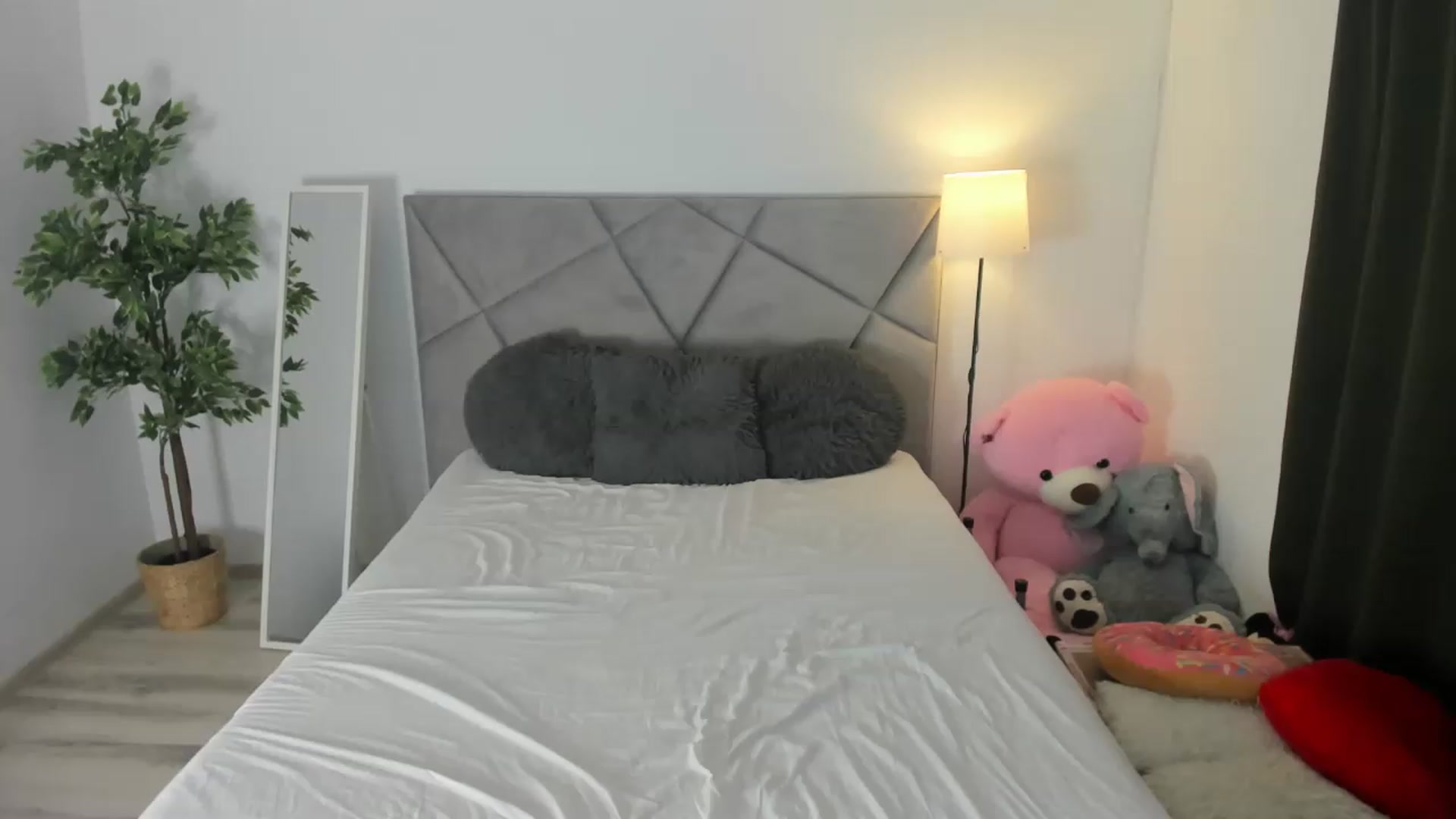 Gallery image thumbnail from BlueEyesLexy's myfreecams stream on, 06/13/2026, 10:55 image 8 of 20