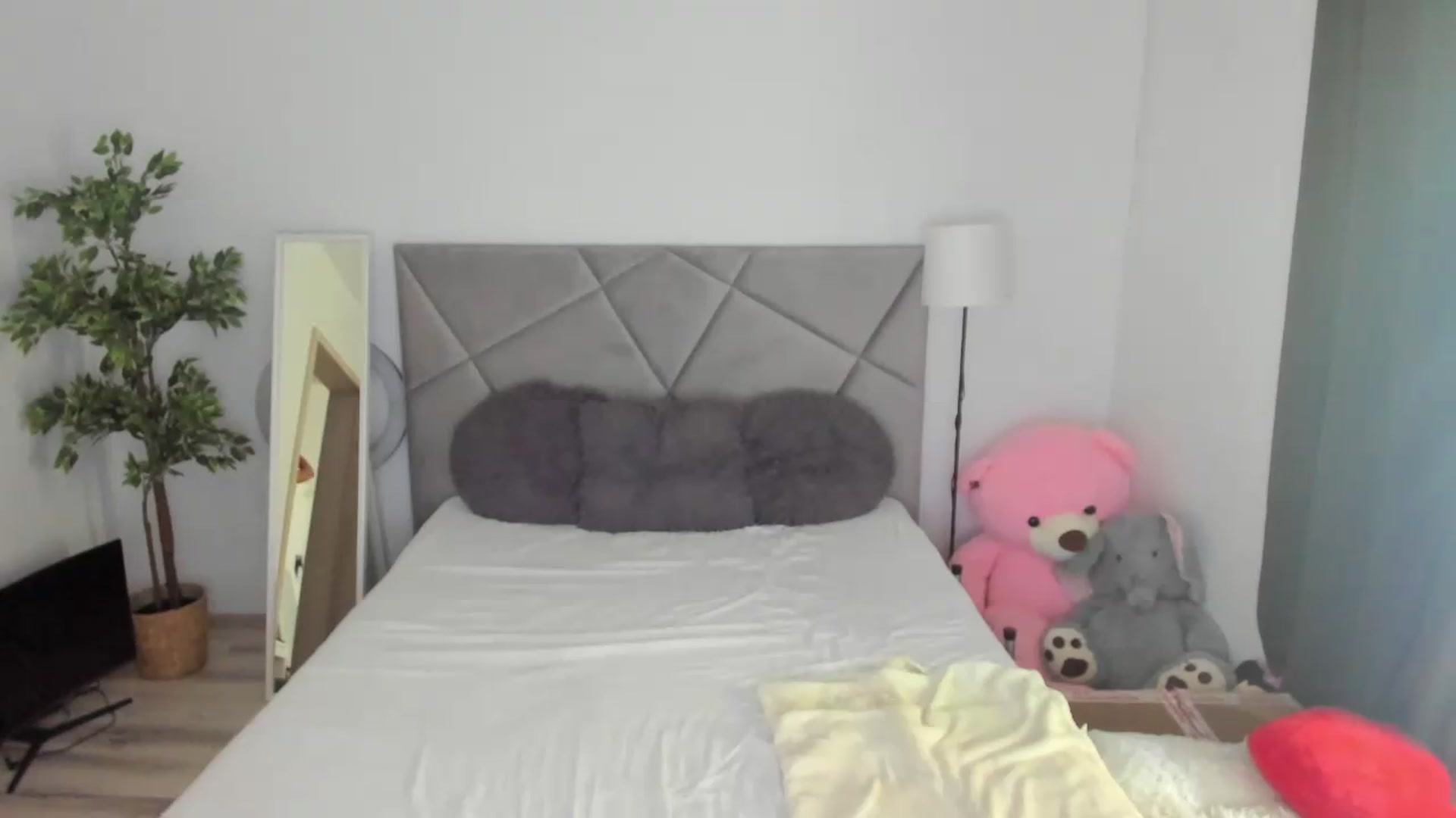 Gallery image thumbnail from BlueEyesLexy's myfreecams stream on, 06/13/2026, 12:02 image 20 of 20