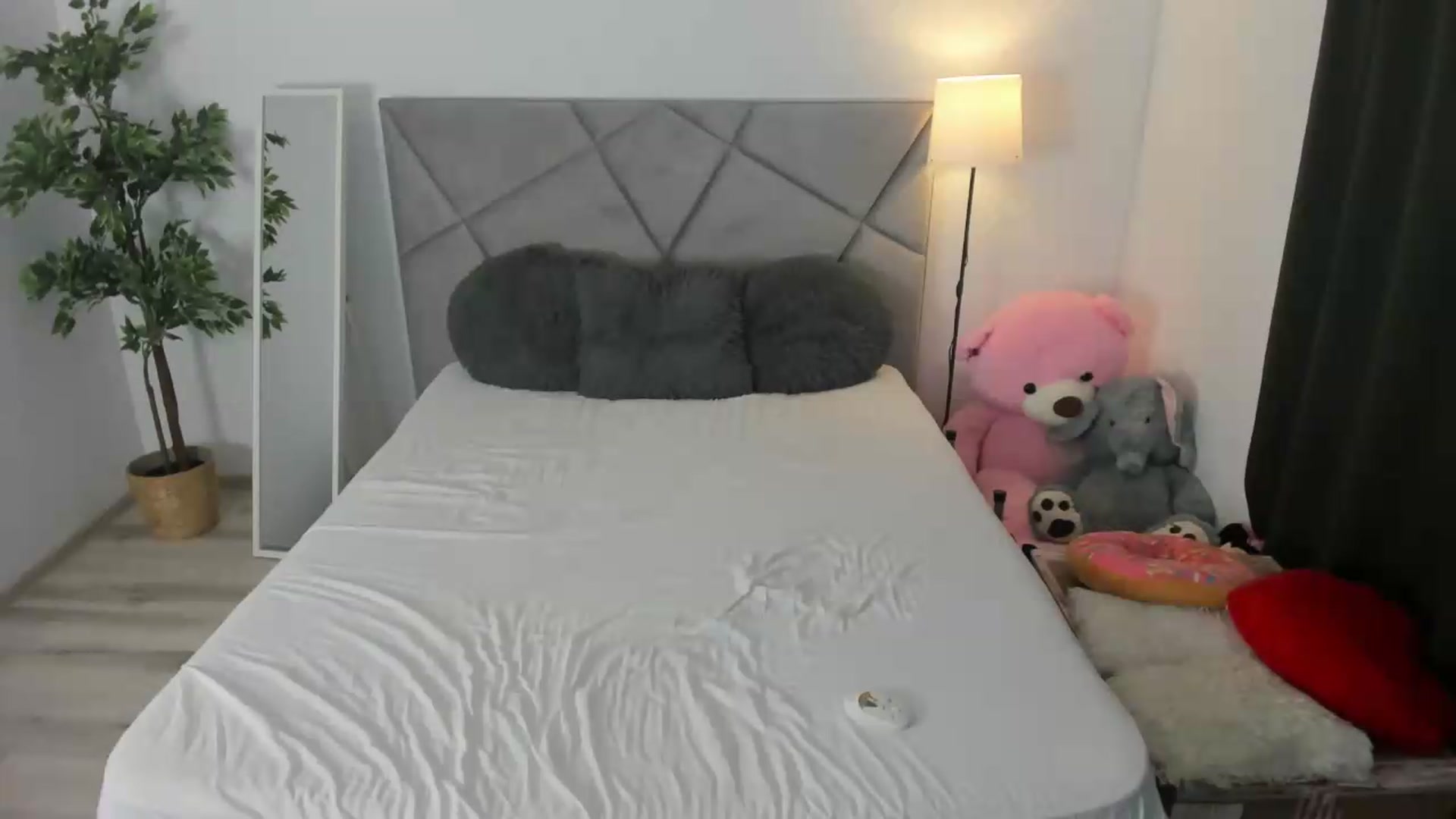 Gallery image thumbnail from BlueEyesLexy's myfreecams stream on, 06/13/2026, 12:02 image 17 of 20