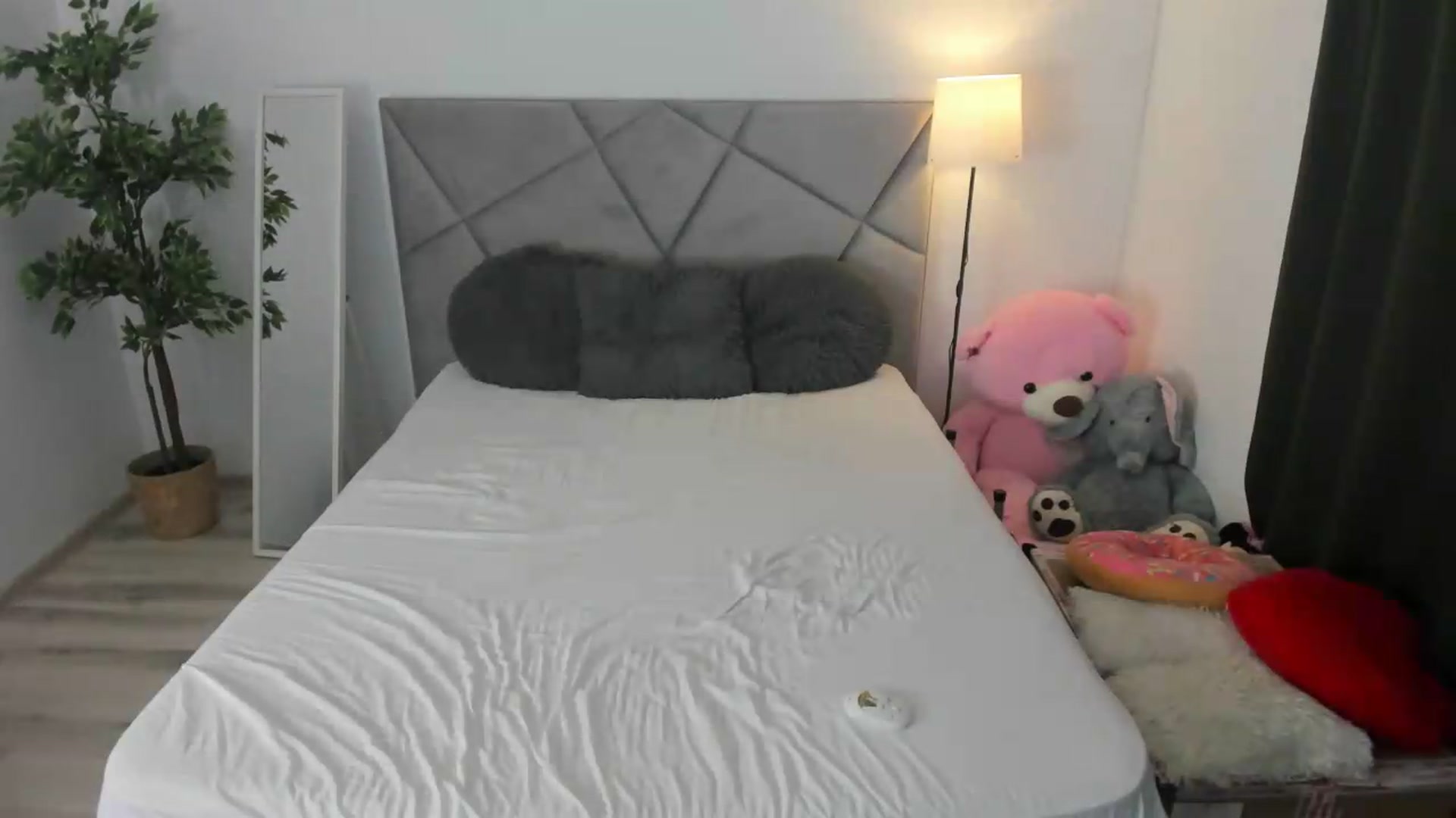 Gallery image thumbnail from BlueEyesLexy's myfreecams stream on, 06/13/2026, 12:02 image 15 of 20