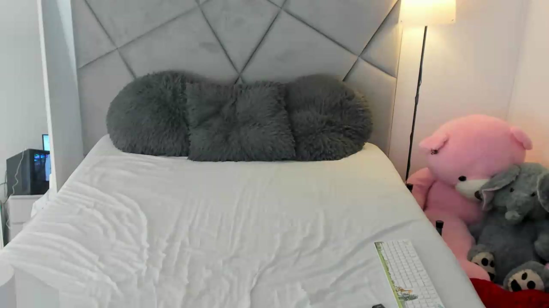 Gallery image thumbnail from BlueEyesLexy's myfreecams stream on, 06/16/2026, 11:05 image 18 of 20