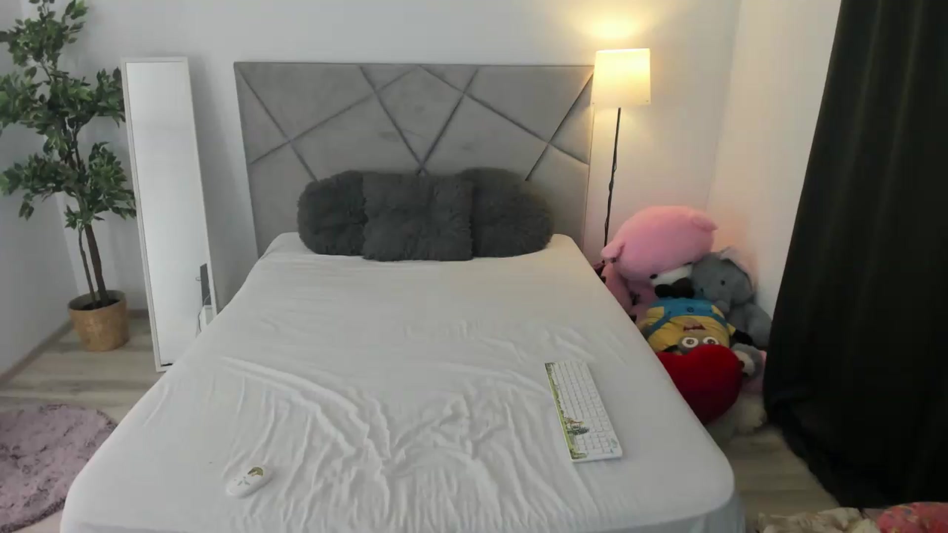 Gallery image thumbnail from BlueEyesLexy's myfreecams stream on, 06/20/2026, 11:42 image 1 of 20