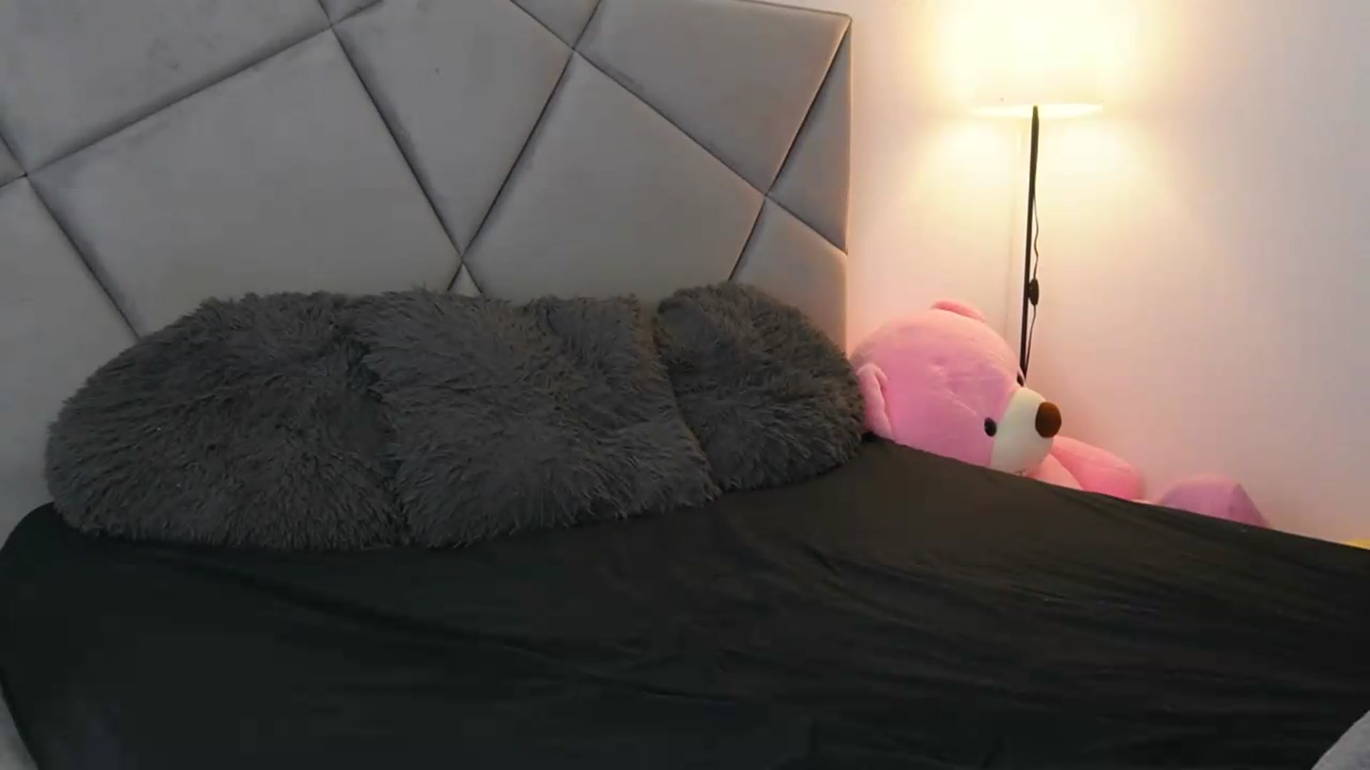 Gallery image thumbnail from BlueEyesLexy's myfreecams stream on, 07/26/2026, 09:40 image 18 of 20