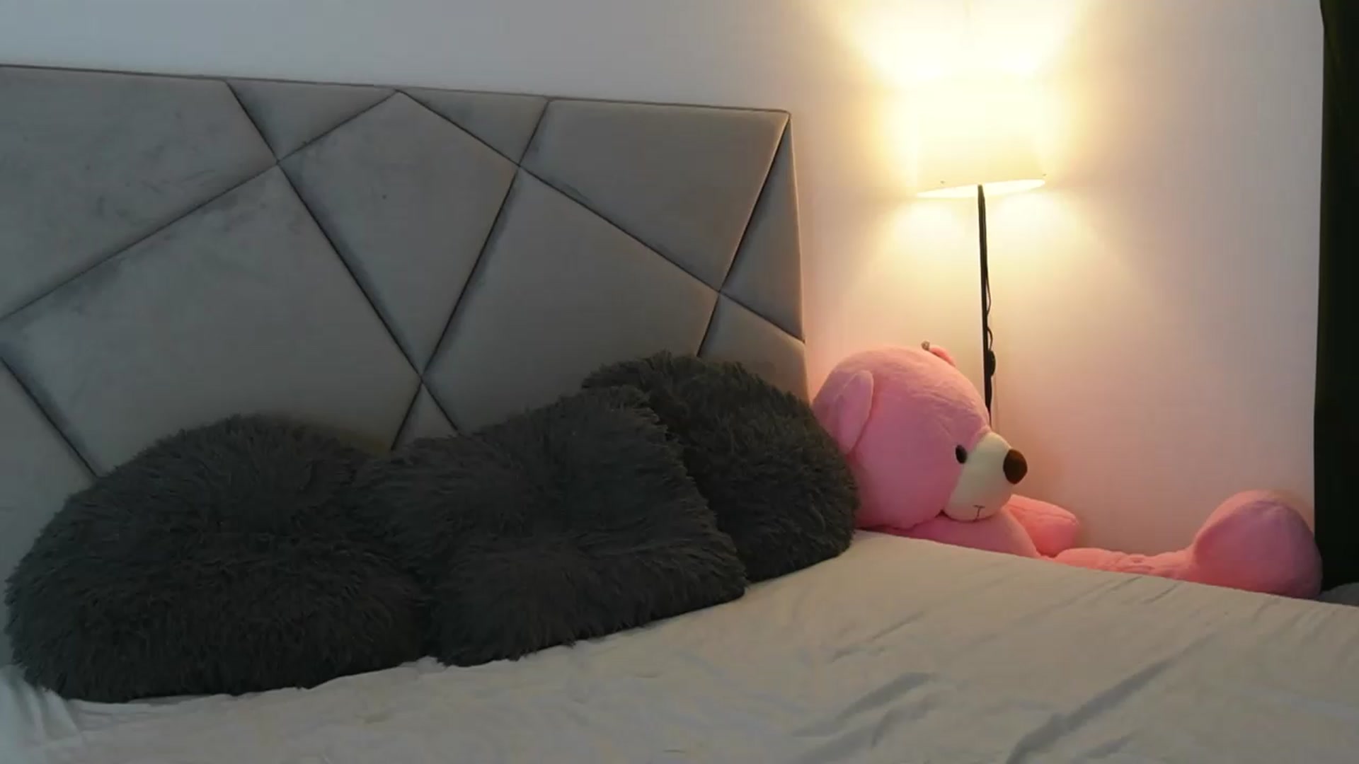 Gallery image thumbnail from BlueEyesLexy's myfreecams stream on, 08/14/2026, 09:26 image 12 of 20