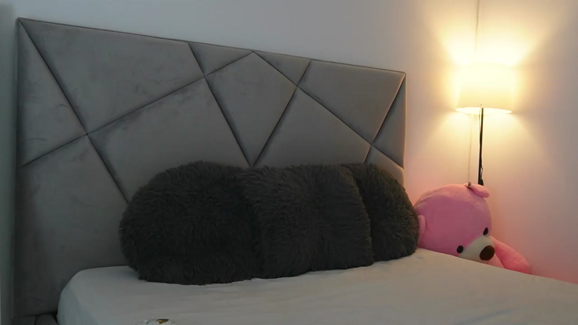Gallery image thumbnail from BlueEyesLexy's myfreecams stream on, 08/21/2026, 09:35 image 4 of 20