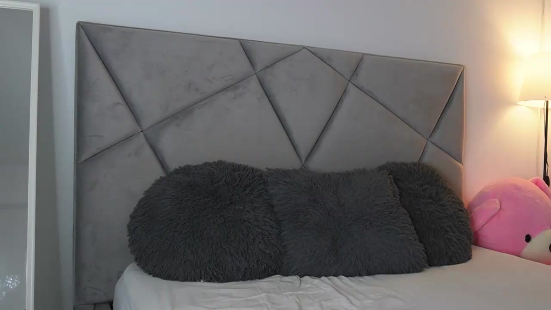 Gallery image thumbnail from BlueEyesLexy's myfreecams stream on, 08/25/2026, 10:45 image 2 of 20