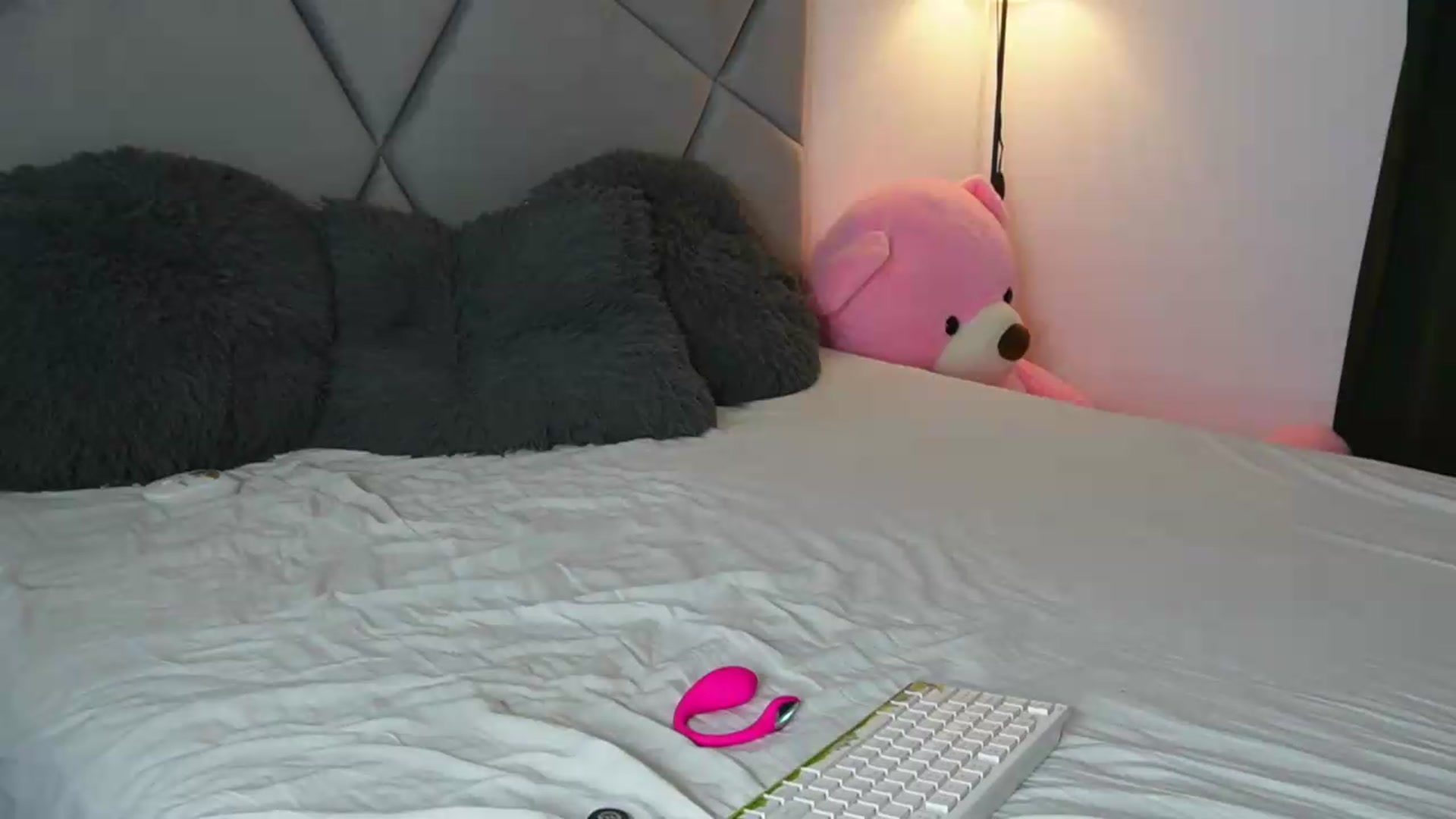 Gallery image thumbnail from BlueEyesLexy's myfreecams stream on, 08/25/2026, 10:45 image 20 of 20