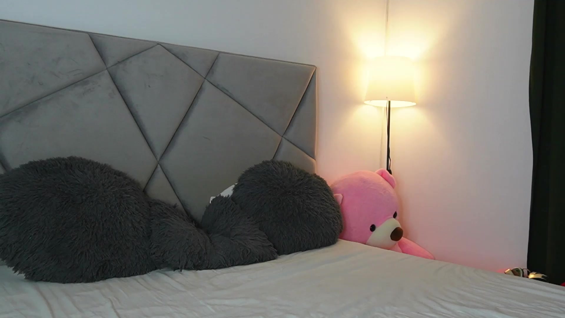 Gallery image thumbnail from BlueEyesLexy's myfreecams stream on, 08/26/2026, 11:25 image 14 of 20