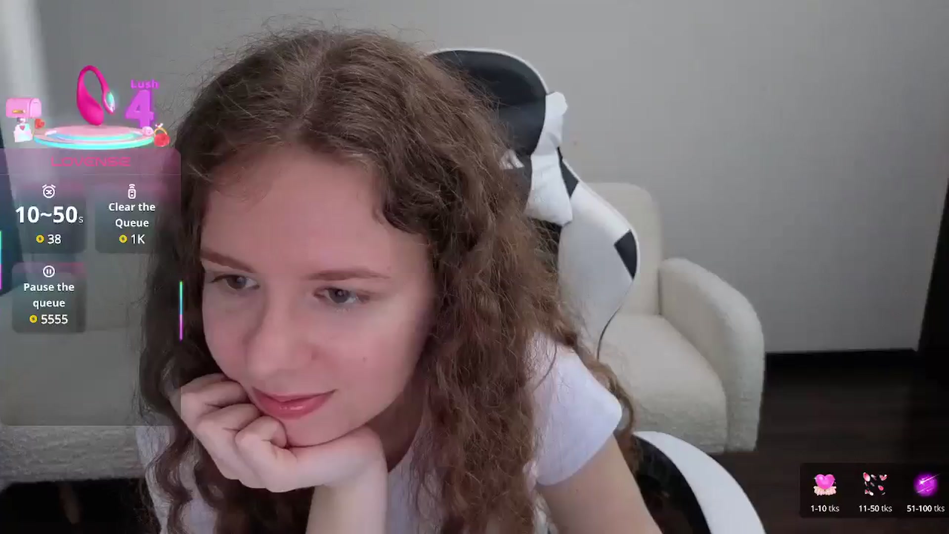 Gallery image thumbnail from BlueFlowerr's myfreecams stream on, 07/14/2025, 15:38 image 1 of 20