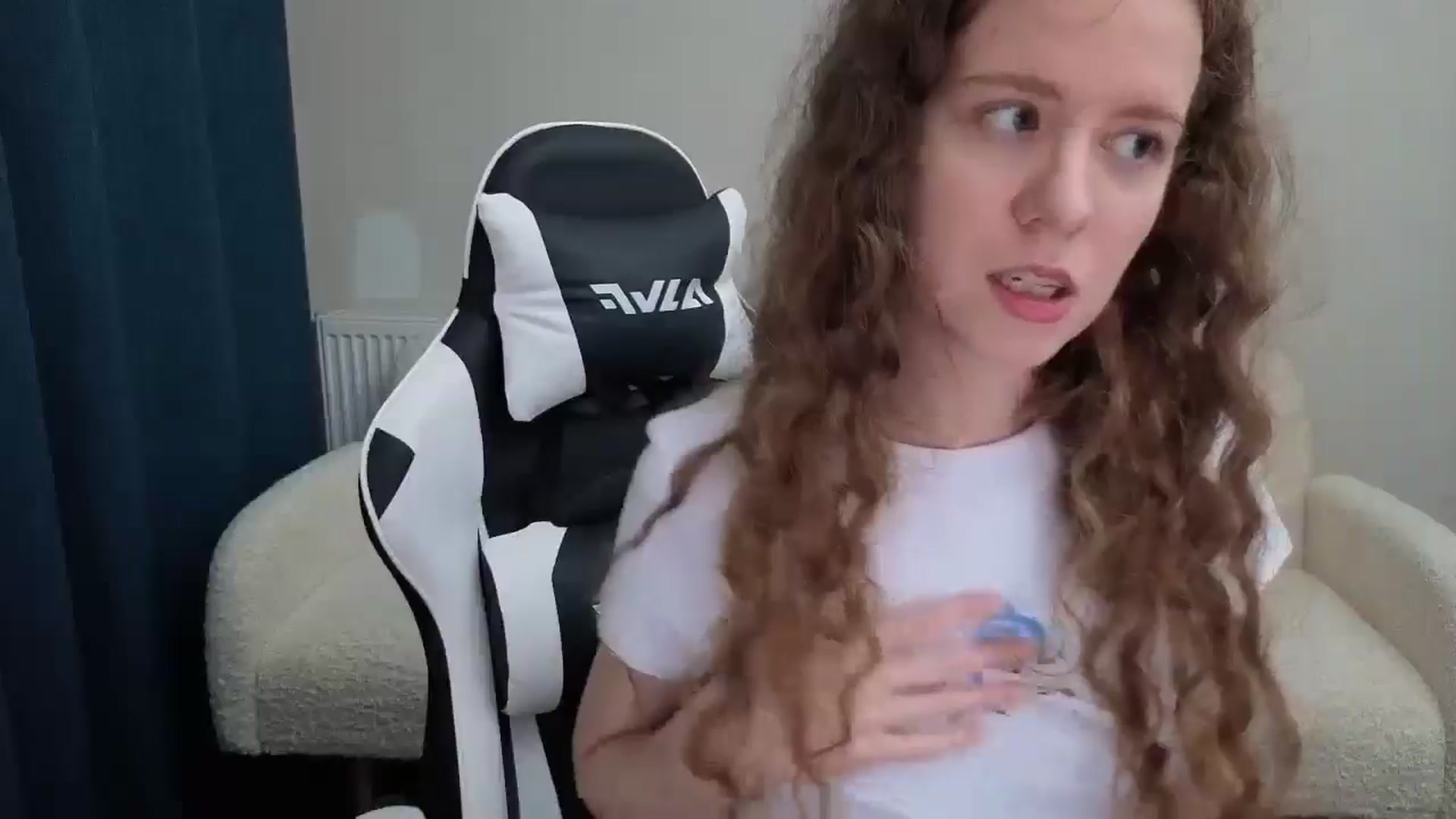Gallery image thumbnail from BlueFlowerr's myfreecams stream on, 07/14/2025, 19:17 image 19 of 20