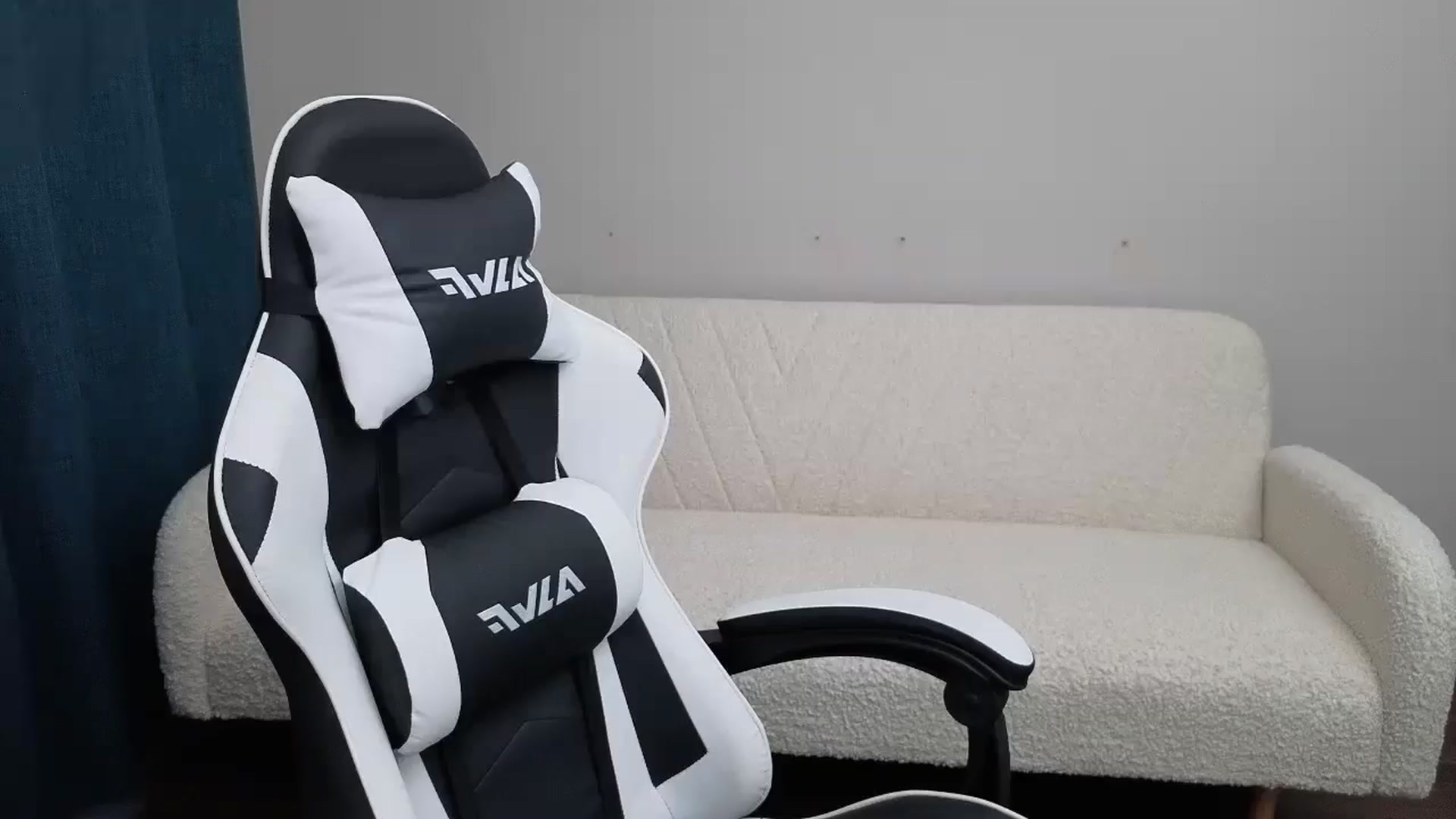 Gallery image thumbnail from BlueFlowerr's myfreecams stream on, 07/14/2025, 19:17 image 12 of 20
