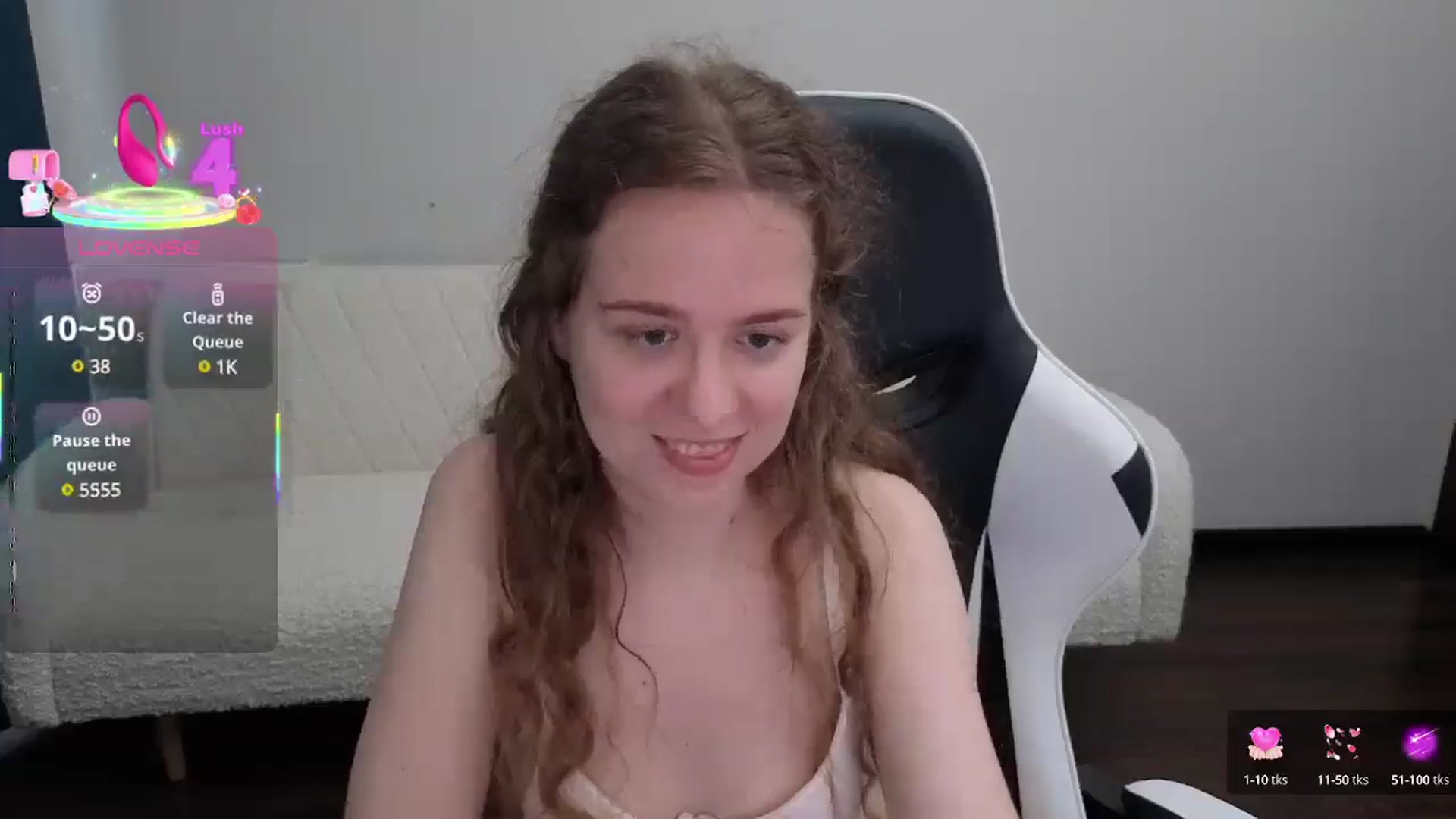 Gallery image thumbnail from BlueFlowerr's myfreecams stream on, 07/31/2025, 18:01 image 16 of 20