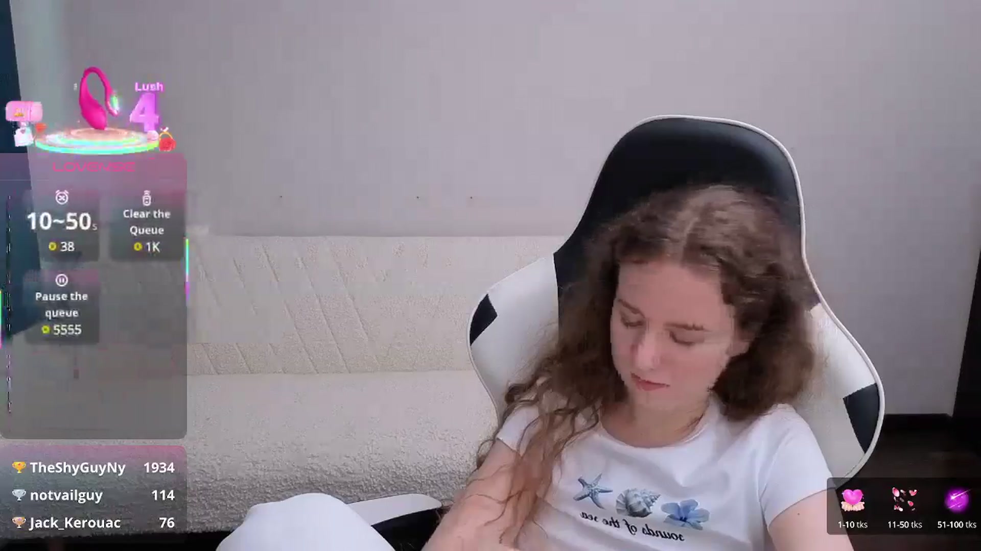 Gallery image thumbnail from BlueFlowerr's myfreecams stream on, 08/05/2025, 18:06 image 13 of 20