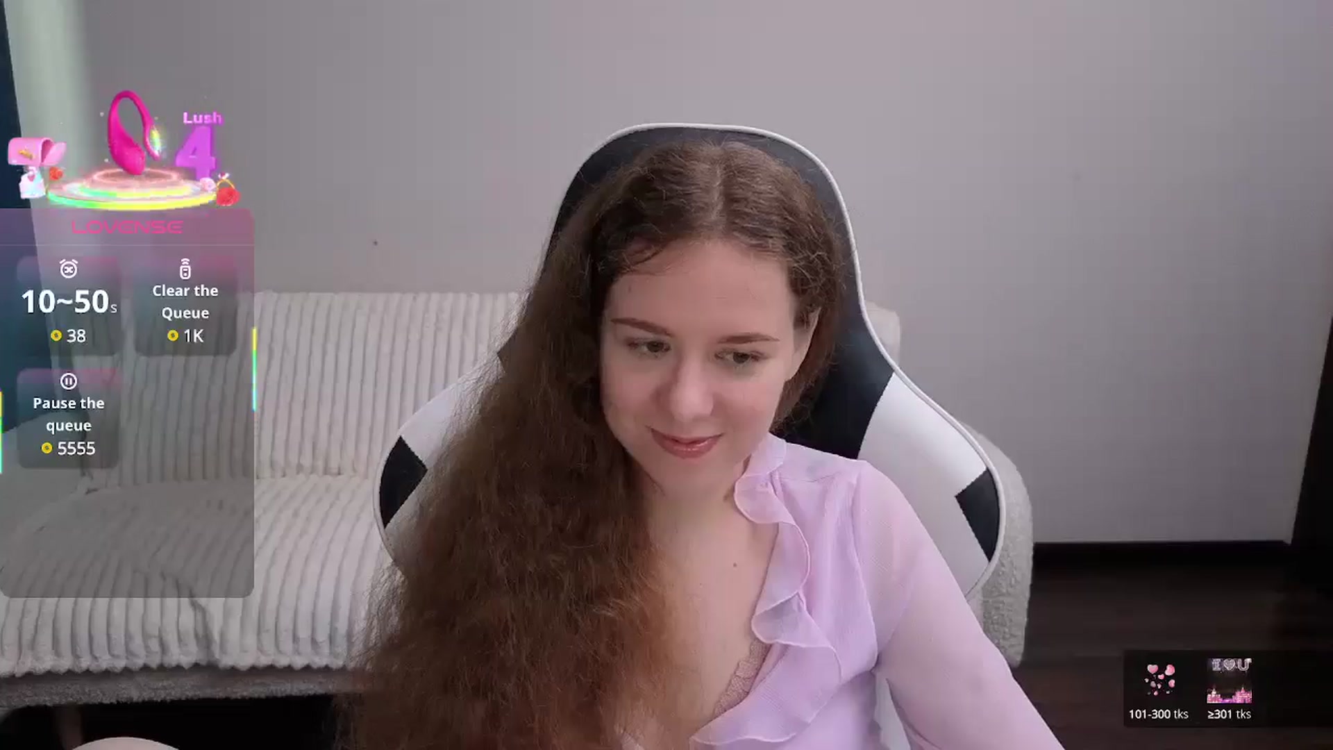 Gallery image thumbnail from BlueFlowerr's myfreecams stream on, 08/07/2025, 14:37 image 13 of 20