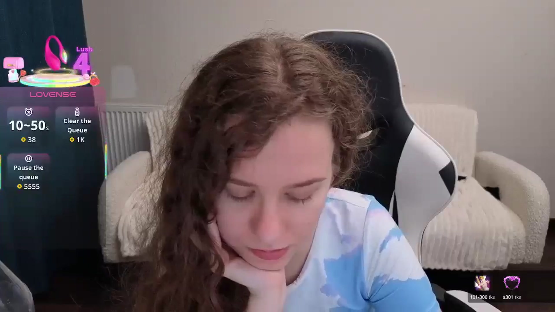 Gallery image thumbnail from BlueFlowerr's myfreecams stream on, 08/13/2025, 20:11 image 4 of 20