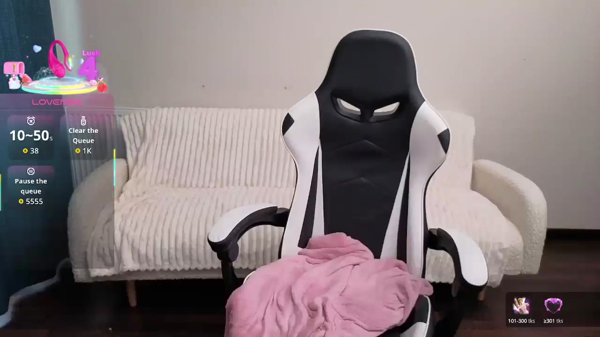 Gallery image thumbnail from BlueFlowerr's myfreecams stream on, 08/14/2025, 17:38 image 13 of 20
