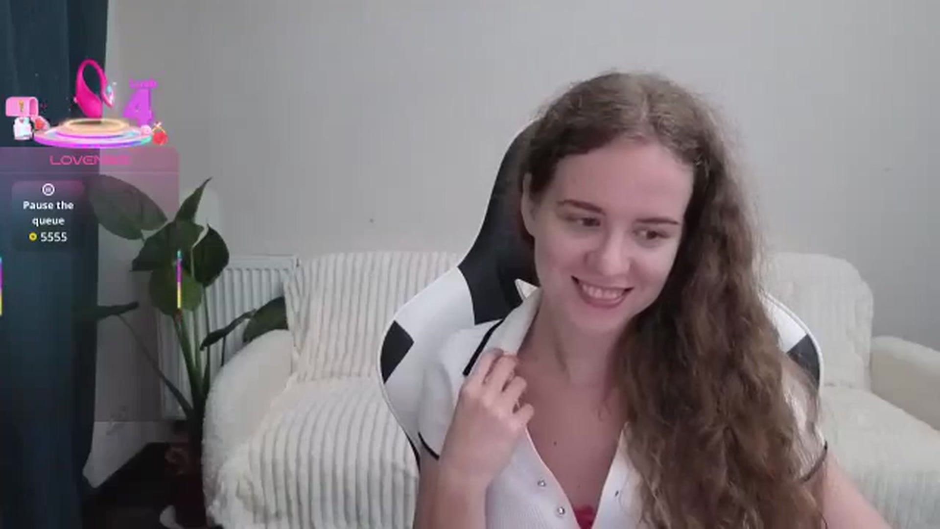 Gallery image thumbnail from BlueFlowerr's myfreecams stream on, 09/07/2025, 21:17 image 16 of 20