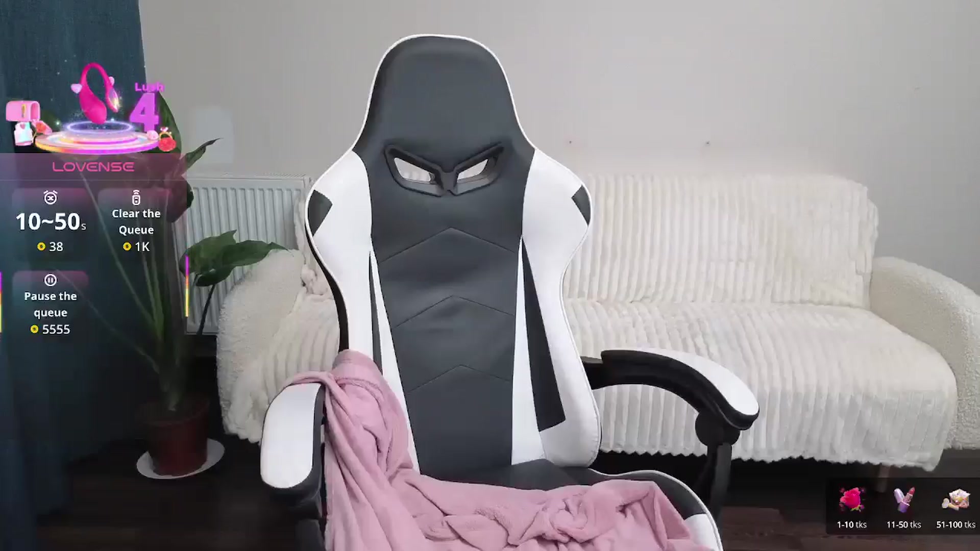 Gallery image thumbnail from BlueFlowerr's myfreecams stream on, 09/17/2025, 19:20 image 19 of 20