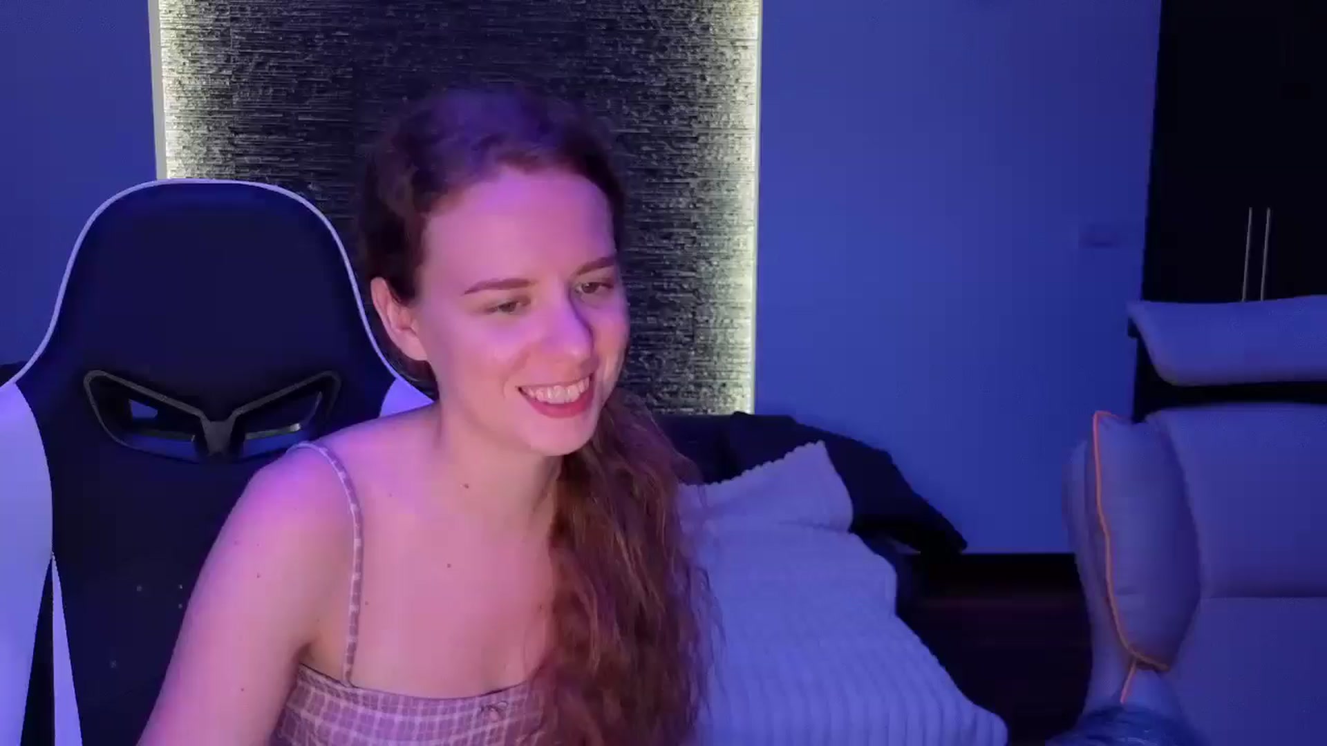 Gallery image thumbnail from BlueFlowerr's myfreecams stream on, 09/20/2025, 19:24 image 1 of 20