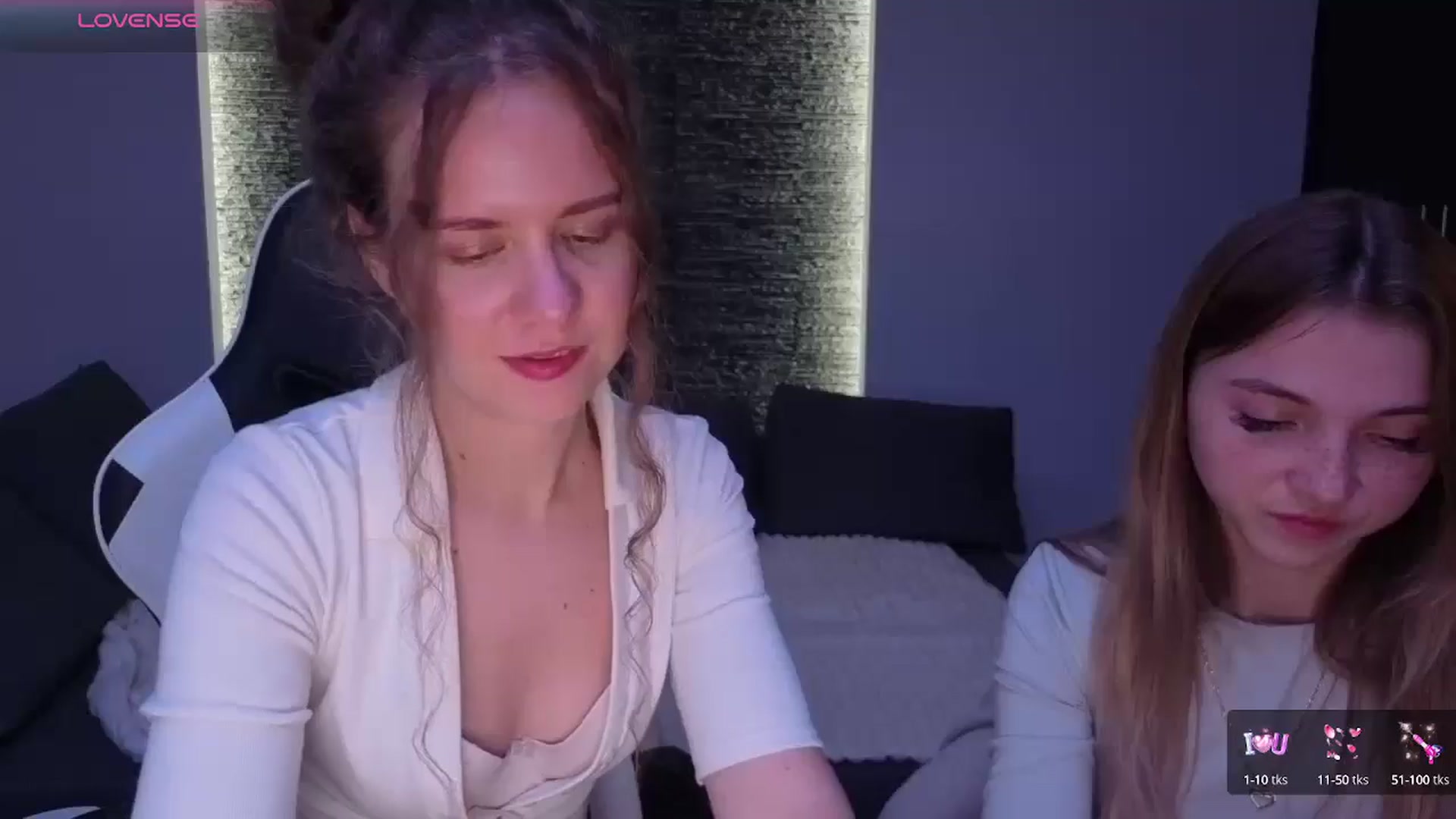 Gallery image thumbnail from BlueFlowerr's myfreecams stream on, 09/30/2025, 20:32 image 17 of 20