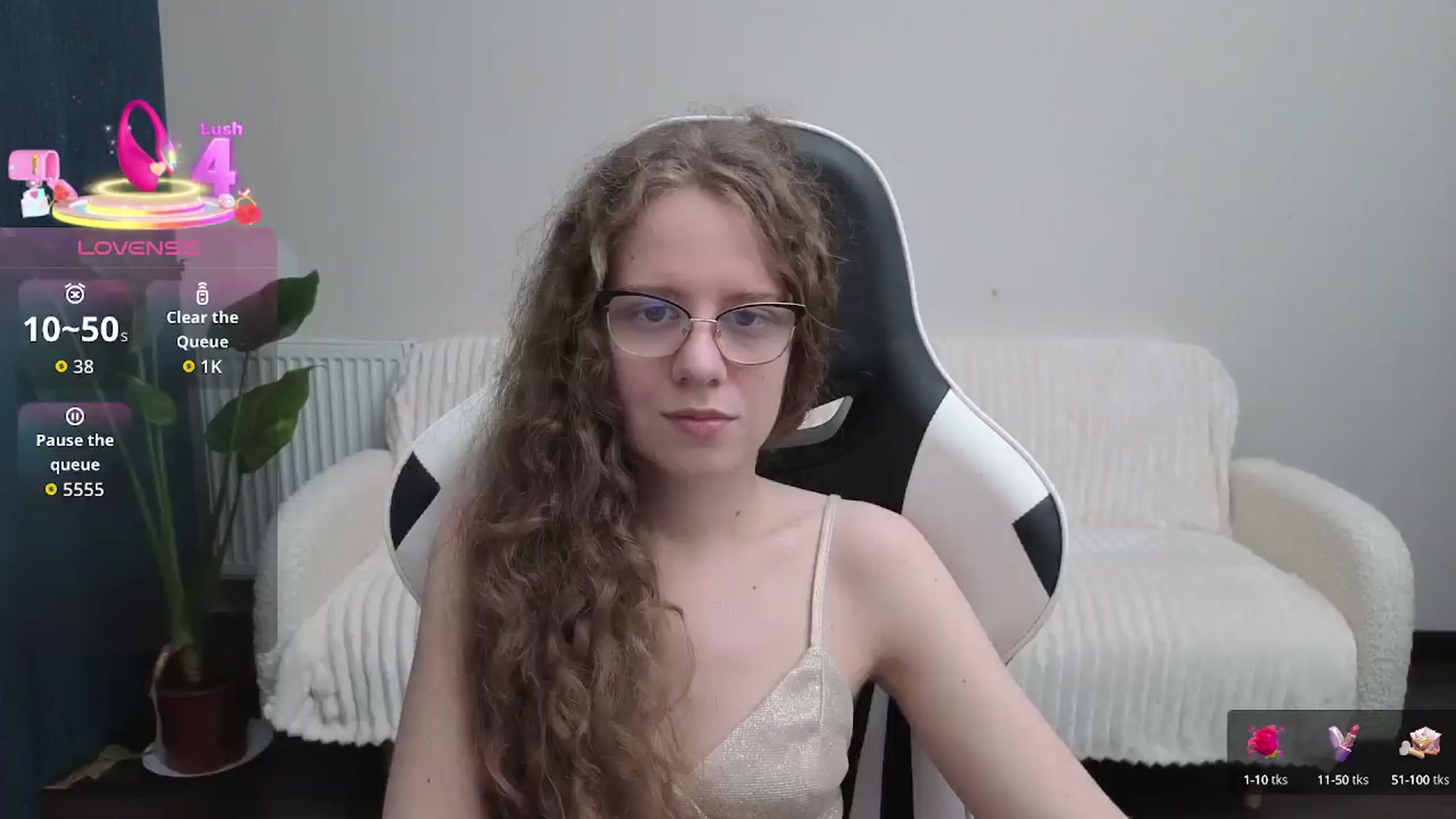 Gallery image thumbnail from BlueFlowerr's myfreecams stream on, 10/12/2025, 16:58 image 5 of 20
