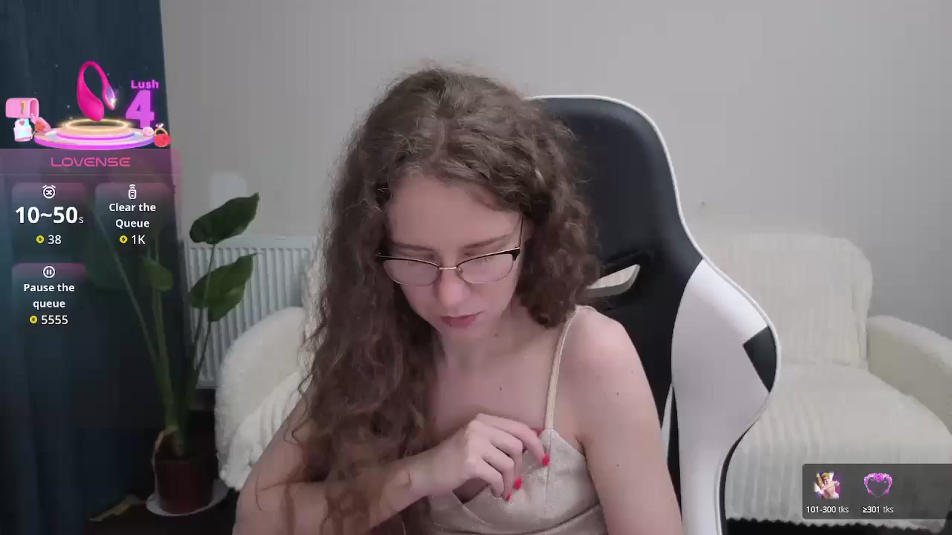 Gallery image thumbnail from BlueFlowerr's myfreecams stream on, 10/12/2025, 18:48 image 13 of 20