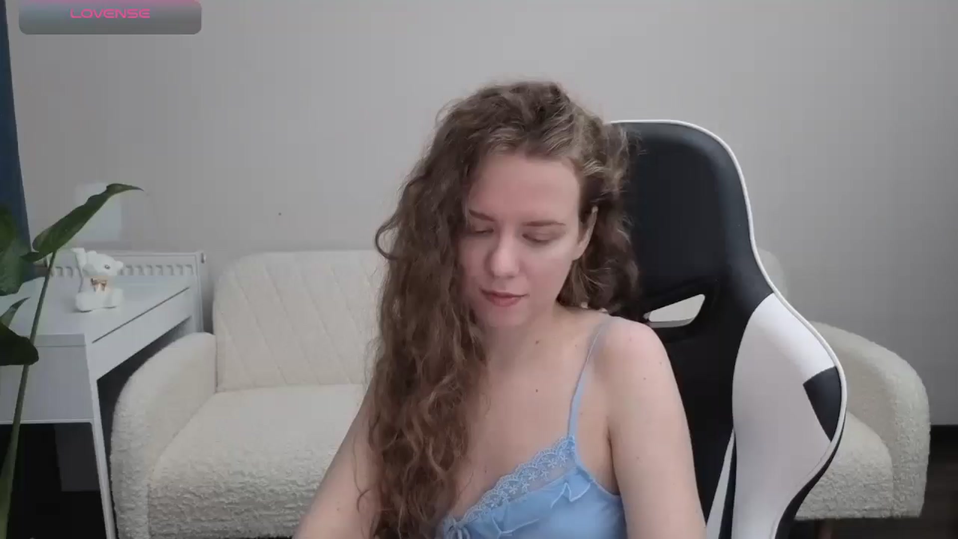 Gallery image thumbnail from BlueFlowerr's myfreecams stream on, 10/13/2025, 16:56 image 6 of 20