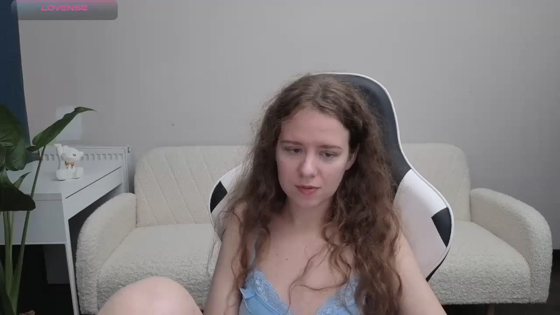 Gallery image thumbnail from BlueFlowerr's myfreecams stream on, 10/13/2025, 16:56 image 15 of 20