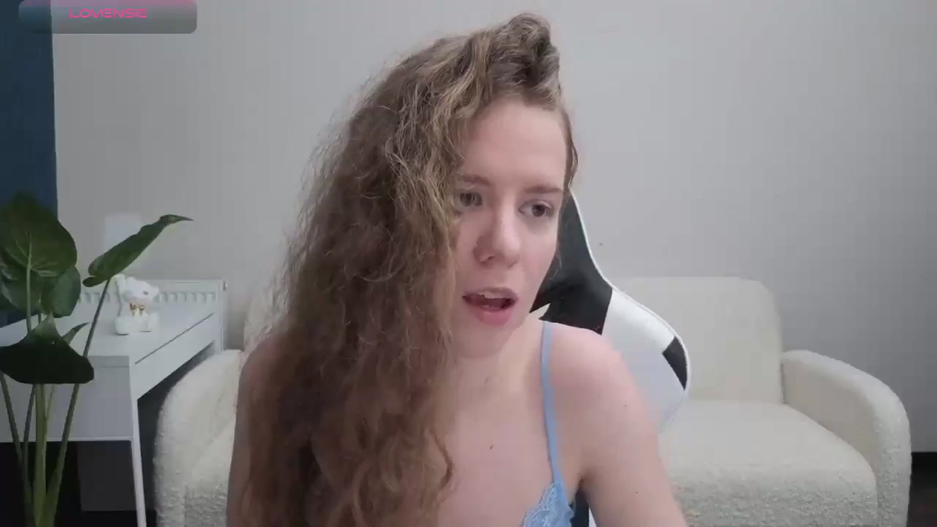 Gallery image thumbnail from BlueFlowerr's myfreecams stream on, 10/13/2025, 18:27 image 13 of 20
