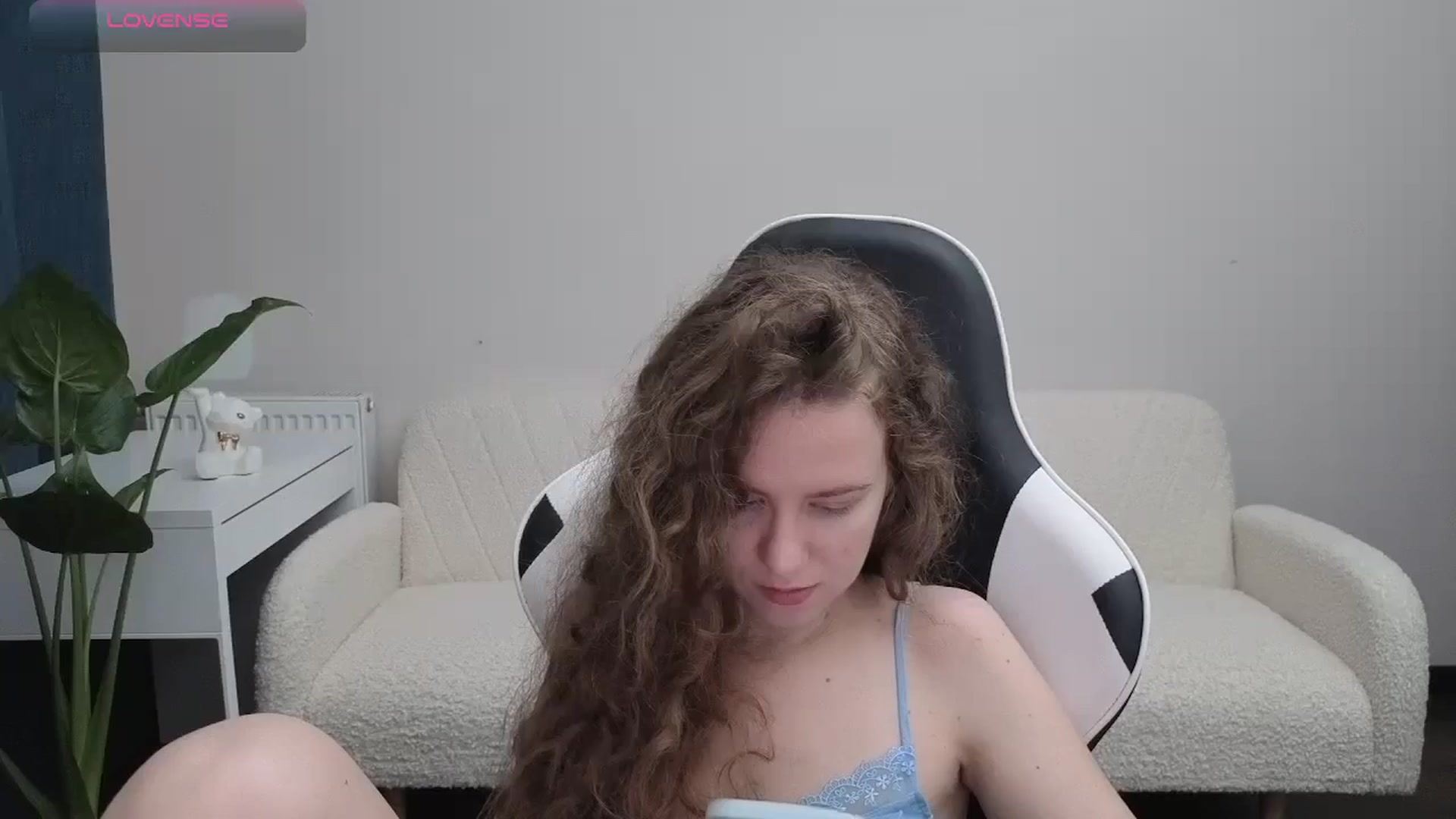 Gallery image thumbnail from BlueFlowerr's myfreecams stream on, 10/13/2025, 19:43 image 12 of 20