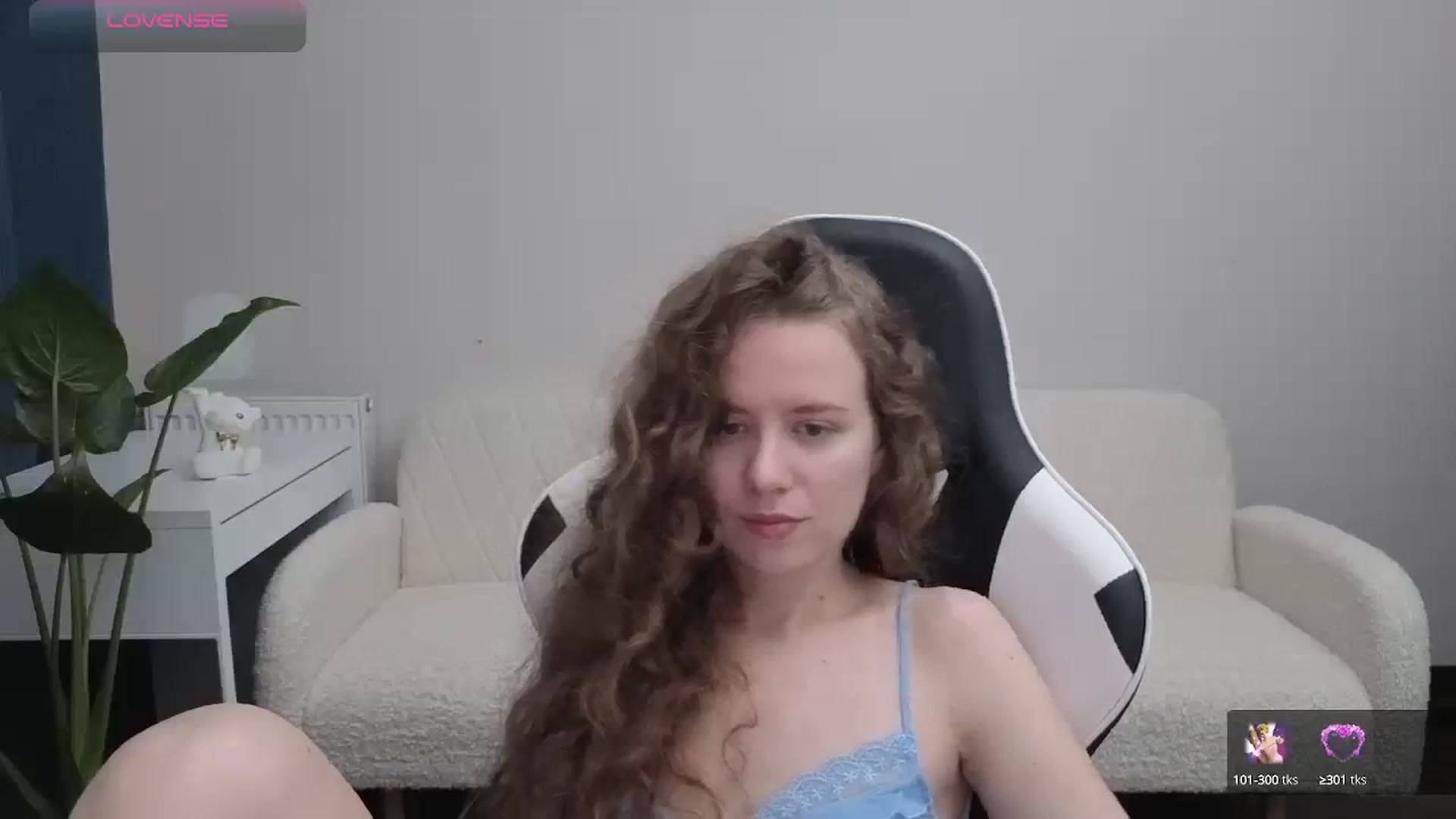 Gallery image thumbnail from BlueFlowerr's myfreecams stream on, 10/13/2025, 19:43 image 13 of 20