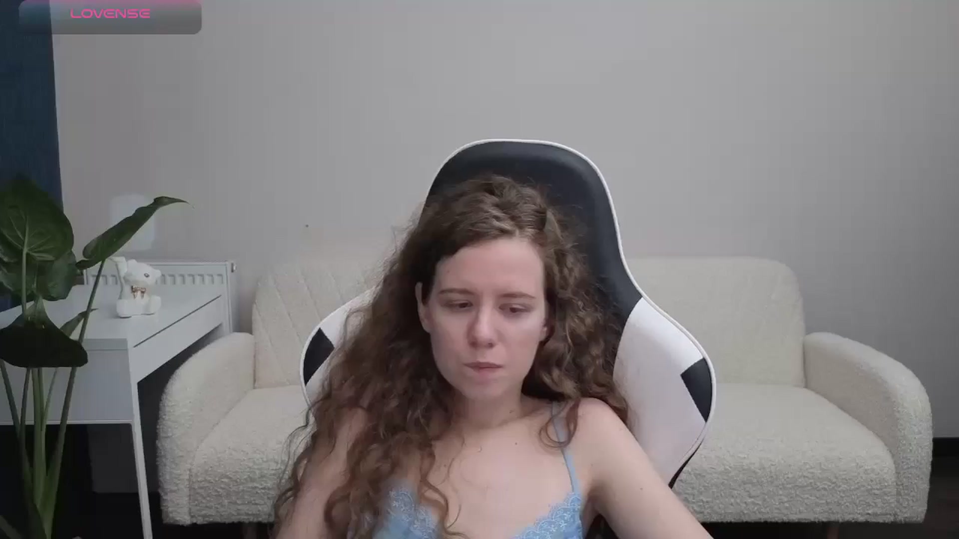 Gallery image thumbnail from BlueFlowerr's myfreecams stream on, 10/13/2025, 21:09 image 15 of 20