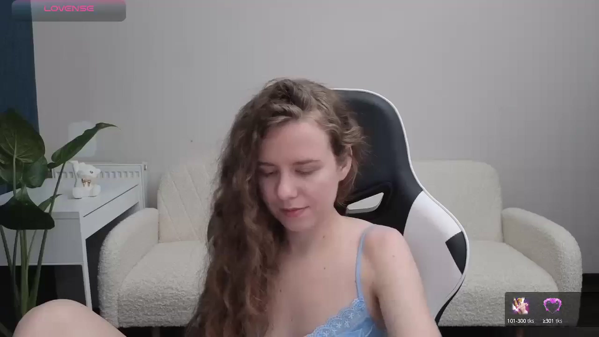 Gallery image thumbnail from BlueFlowerr's myfreecams stream on, 10/13/2025, 21:09 image 4 of 20
