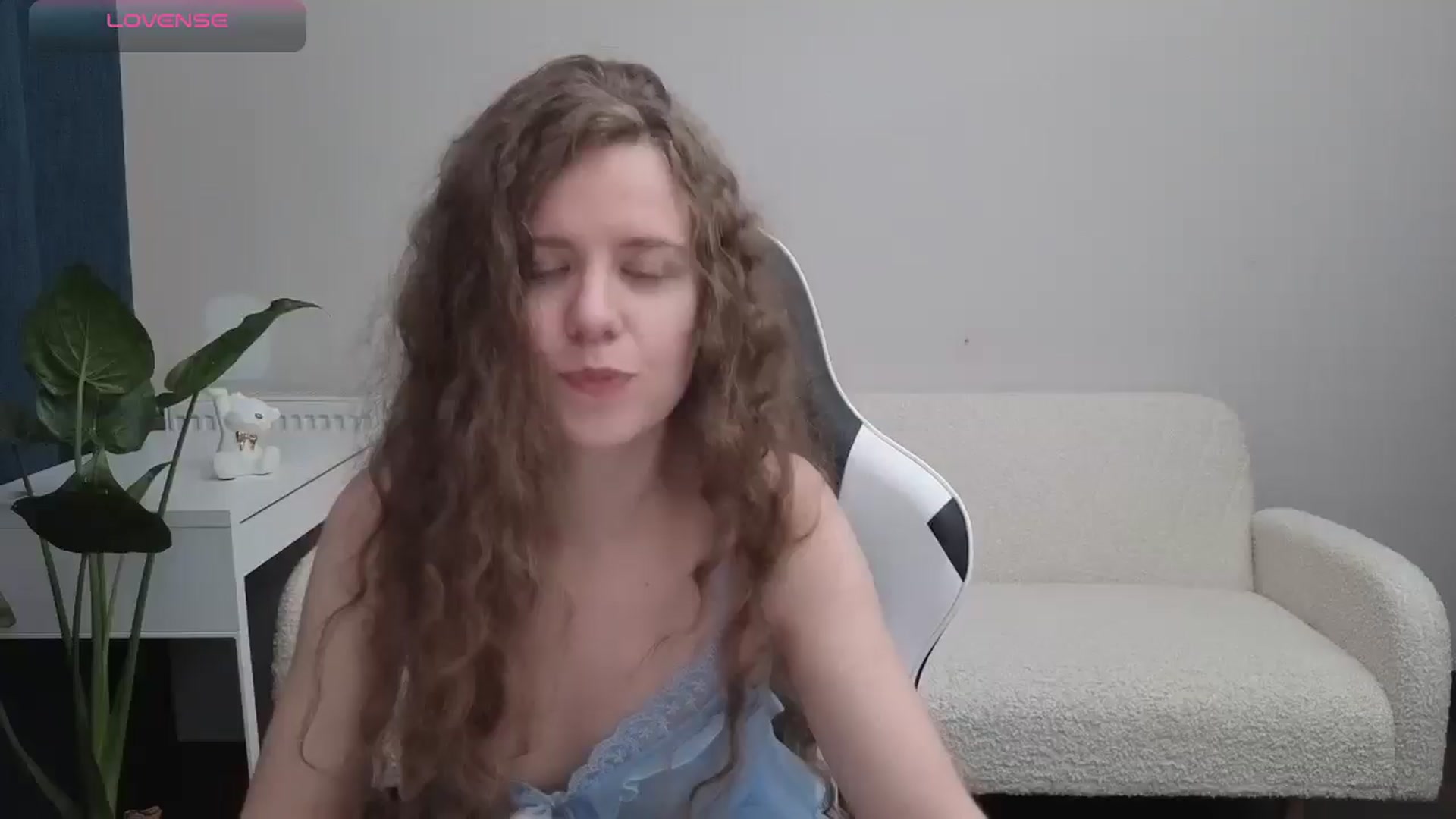 Gallery image thumbnail from BlueFlowerr's myfreecams stream on, 10/13/2025, 22:15 image 1 of 20