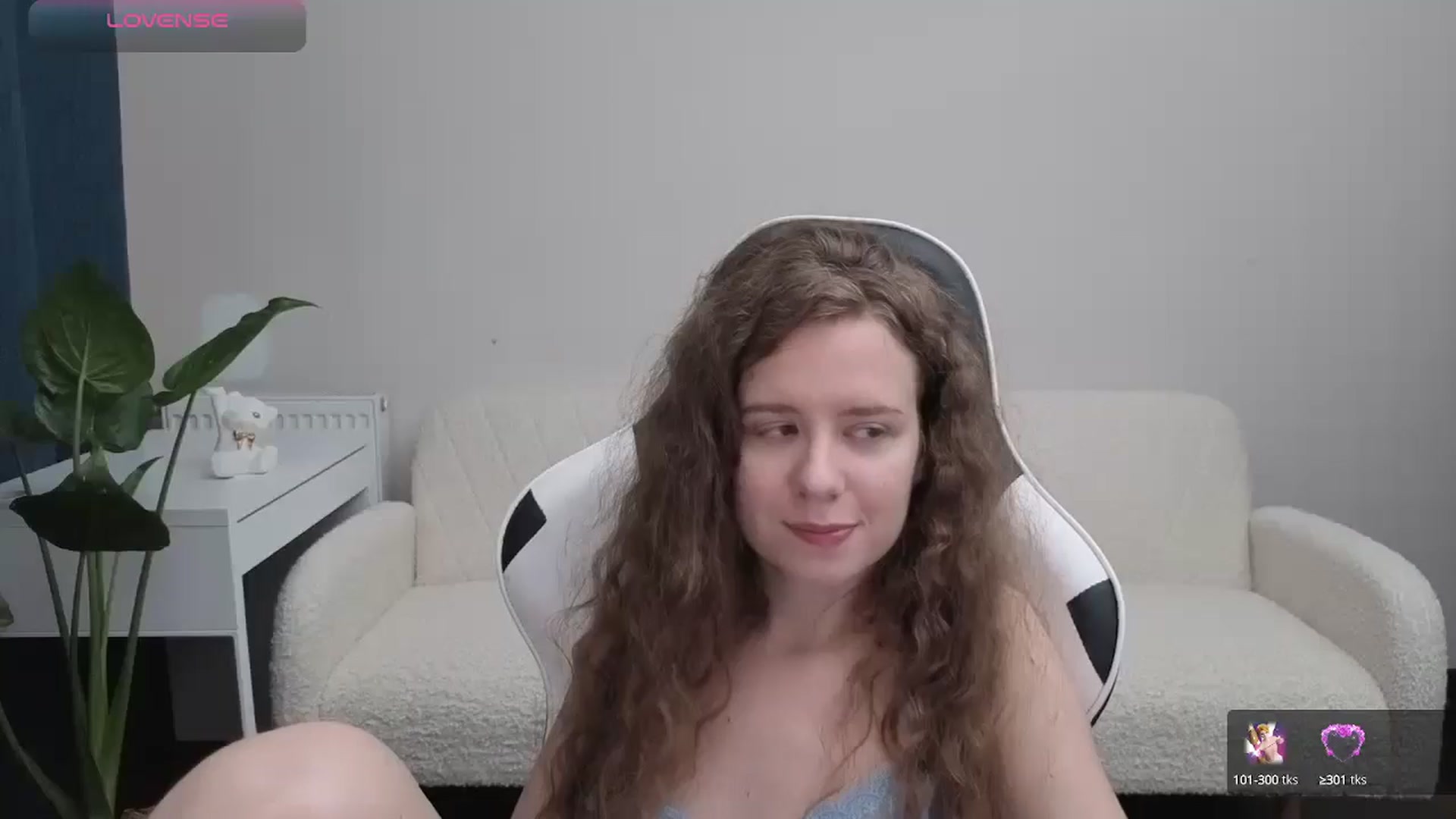 Gallery image thumbnail from BlueFlowerr's myfreecams stream on, 10/13/2025, 22:15 image 18 of 20