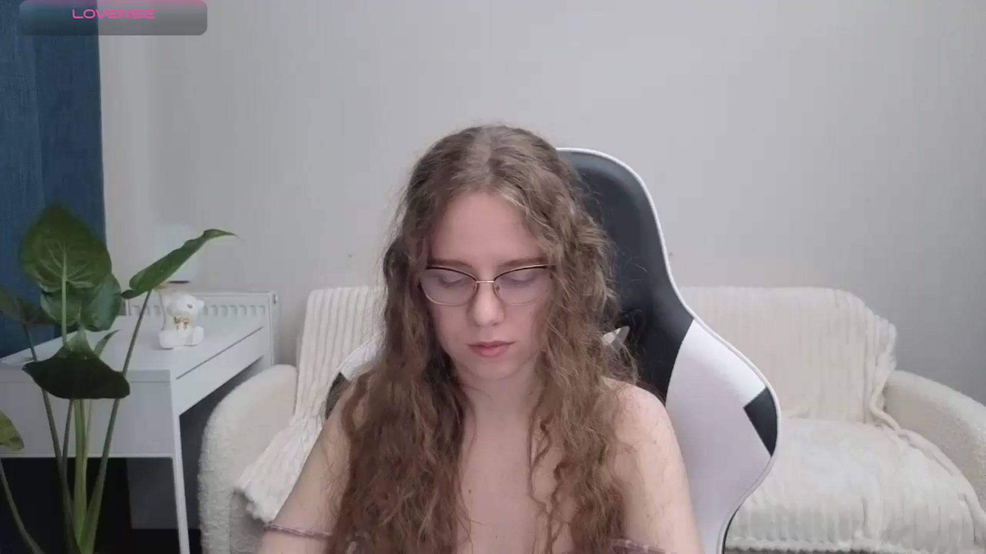 Gallery image thumbnail from BlueFlowerr's myfreecams stream on, 10/14/2025, 14:50 image 15 of 20